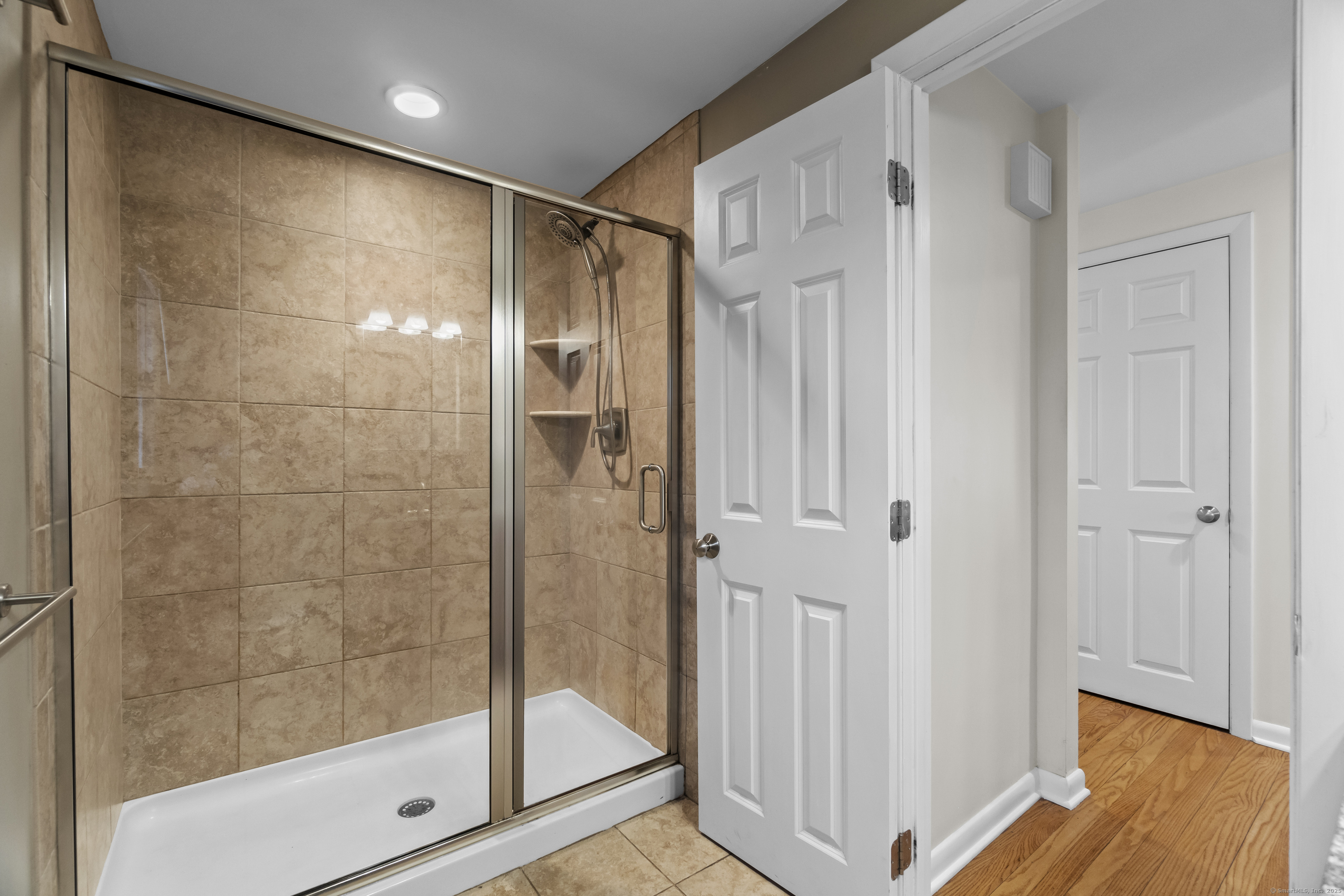 8 Roberta Road, North Haven, Connecticut image 14