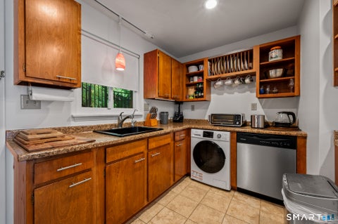 Tiny photo for 1660 Farmington Avenue #2, Farmington, CT 06085 (MLS # 24201639)