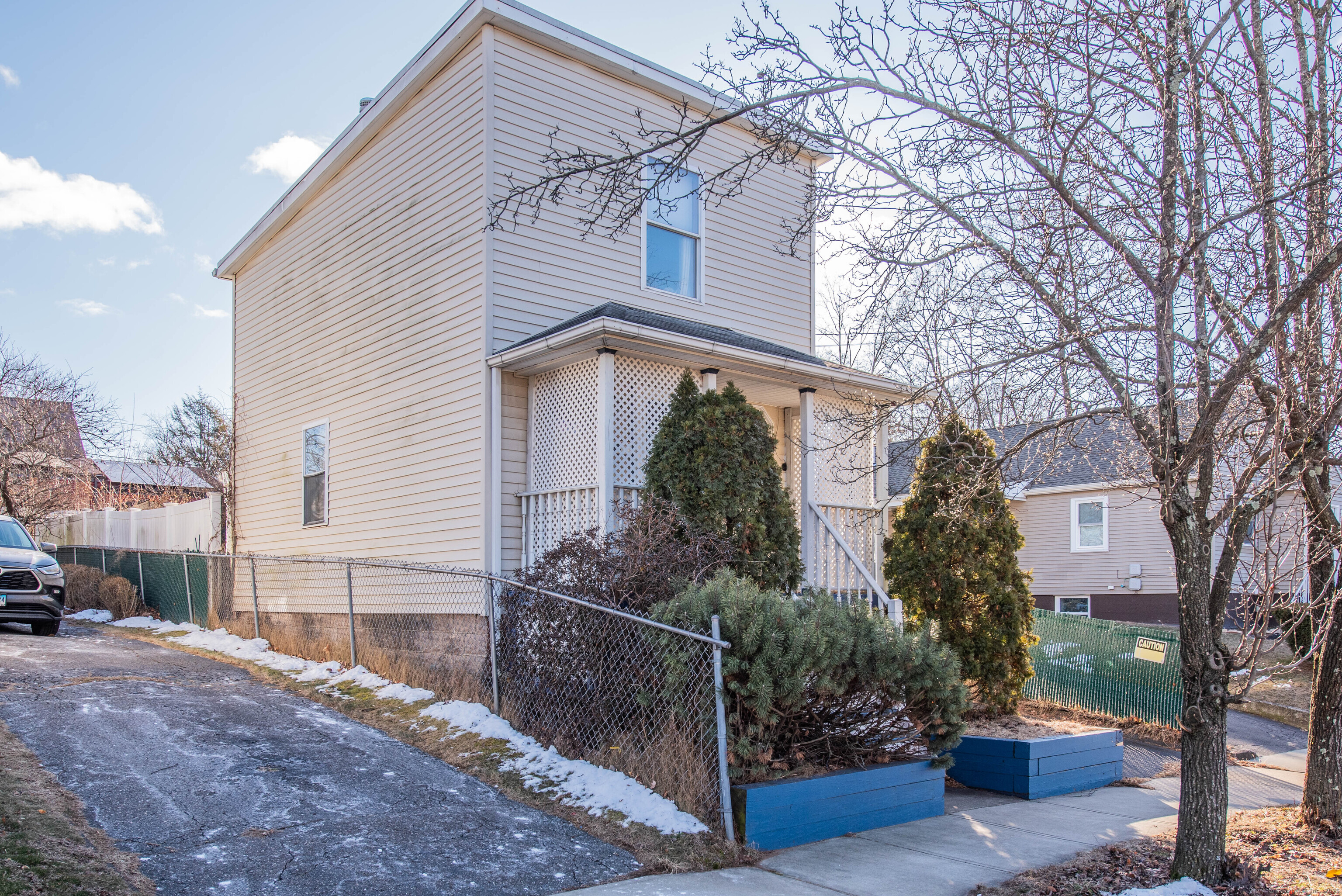 Property for Sale at Warner Street, Hamden, Connecticut - Bedrooms: 2 
Bathrooms: 1 
Rooms: 3  - $198,000