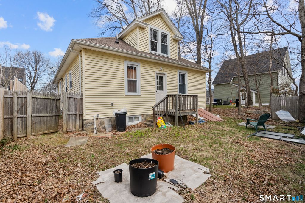 Photo of 39 Oakridge Street, Norwich, CT 06360 (MLS # 24163933)