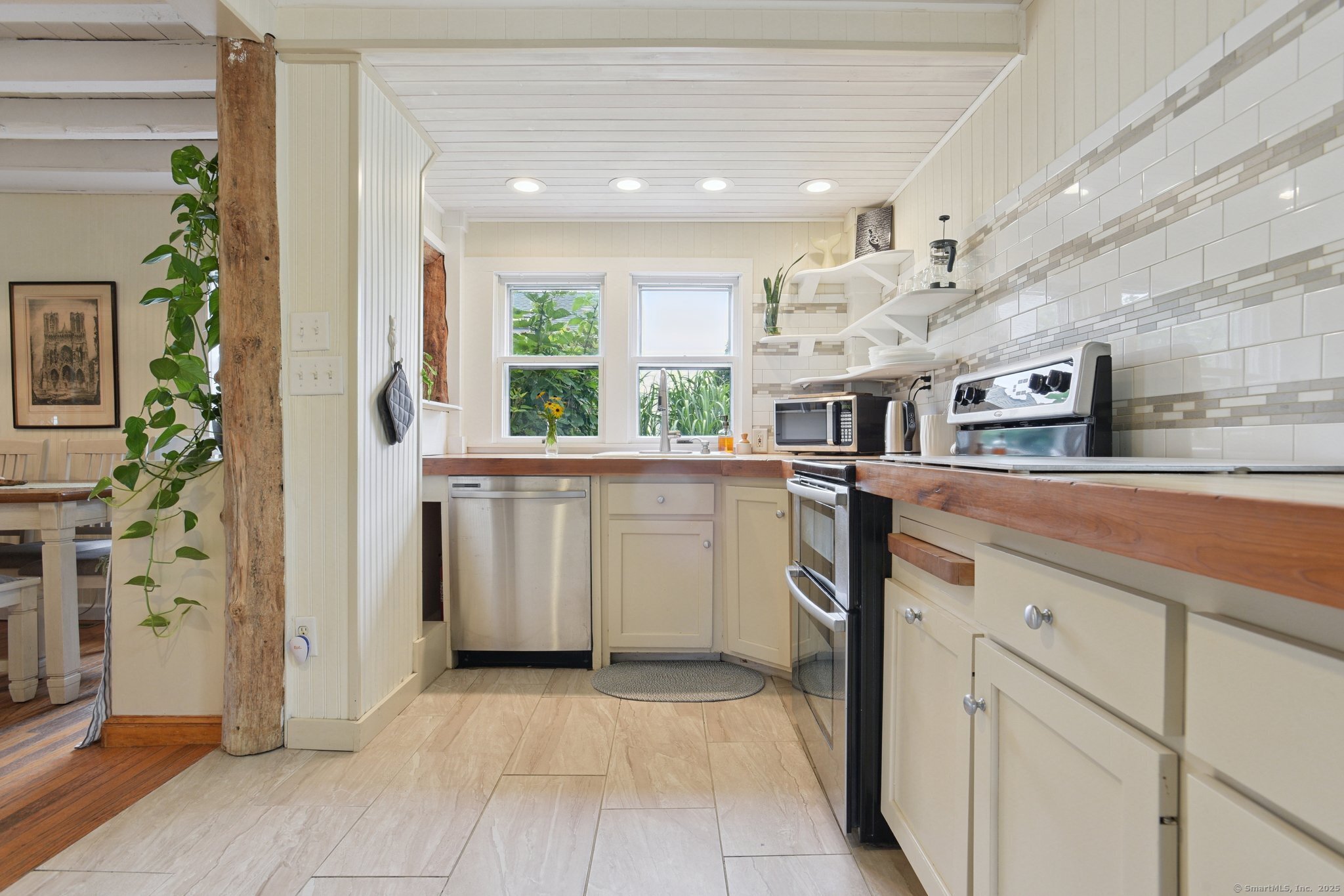 East Lyme, Connecticut 06357, United States, 3 Bedrooms Bedrooms, ,3 BathroomsBathrooms,Residential,Coming Soon,168002