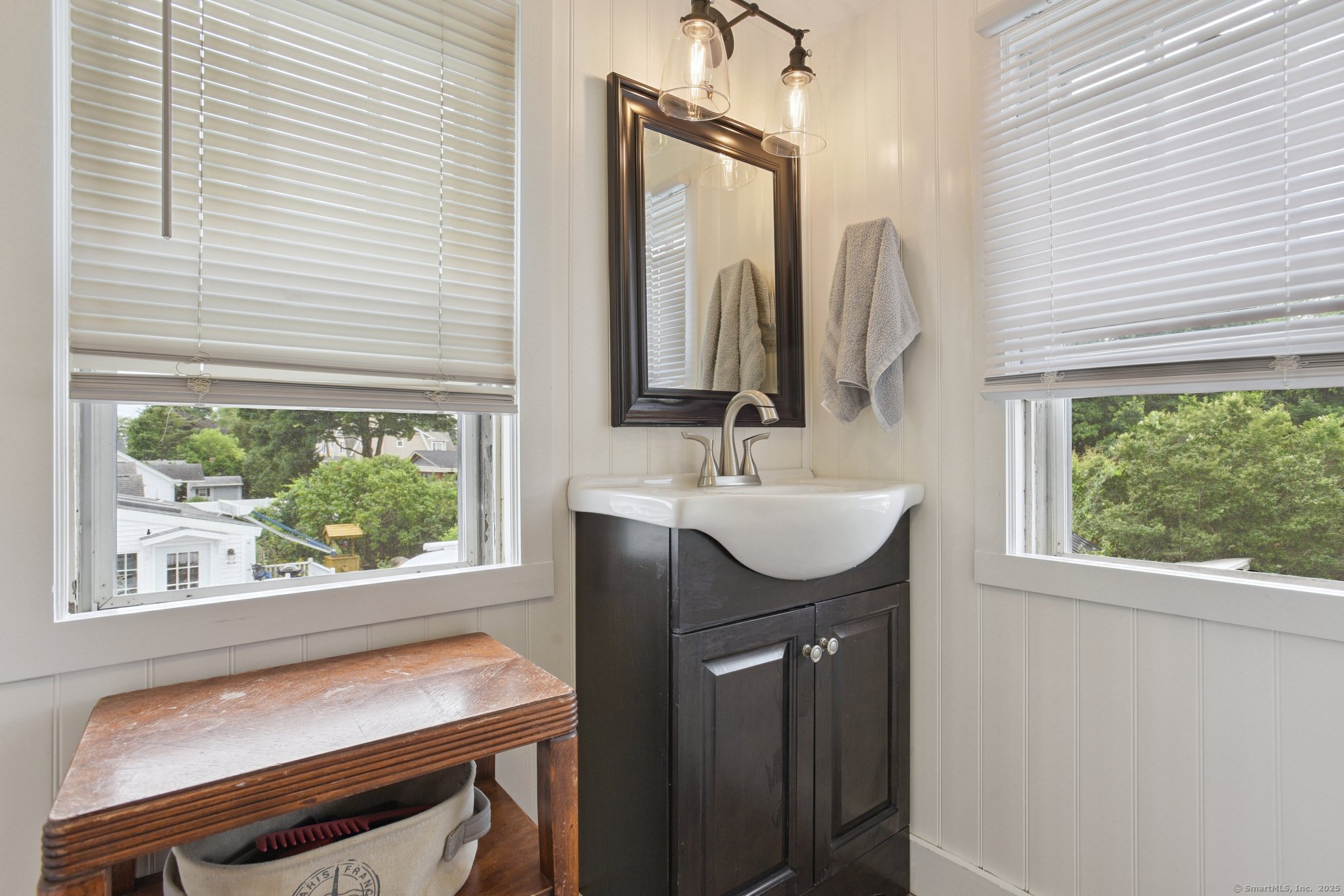 East Lyme, Connecticut 06357, United States, 3 Bedrooms Bedrooms, ,3 BathroomsBathrooms,Residential,Coming Soon,168002