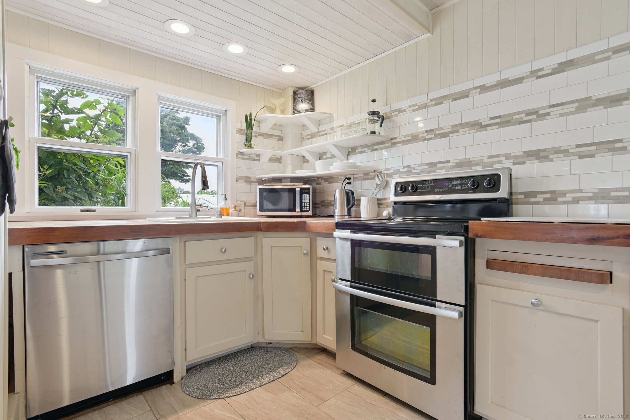 East Lyme, Connecticut 06357, United States, 3 Bedrooms Bedrooms, ,3 BathroomsBathrooms,Residential,Coming Soon,168002