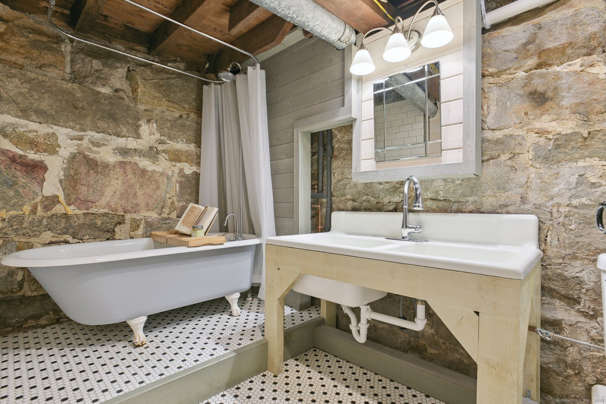 East Lyme, Connecticut 06357, United States, 3 Bedrooms Bedrooms, ,3 BathroomsBathrooms,Residential,Coming Soon,168002