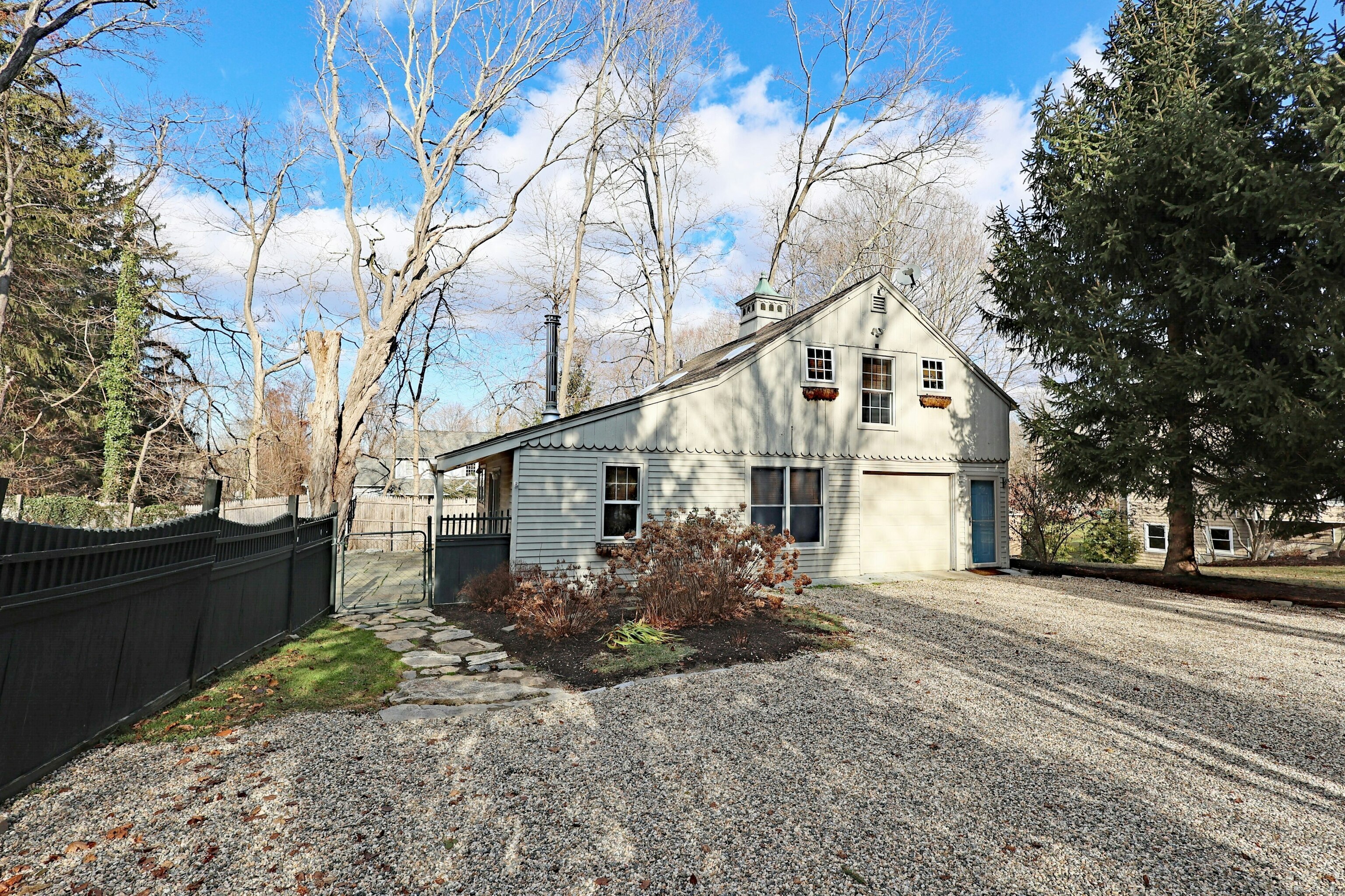 15 Maple Shade Road Cottage -, Ridgefield, Connecticut - 2 Bedrooms  
2 Bathrooms  
5 Rooms - 