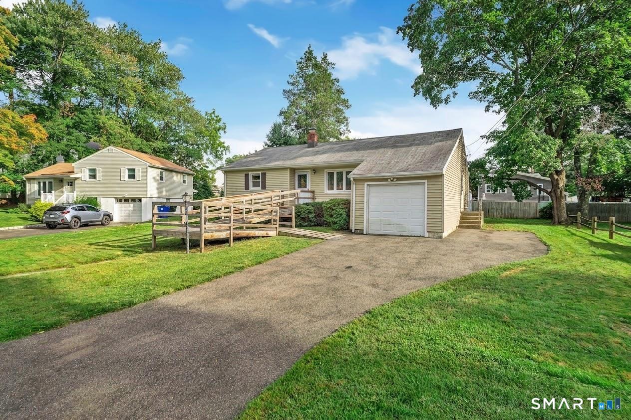 17 Greenbriar Circle