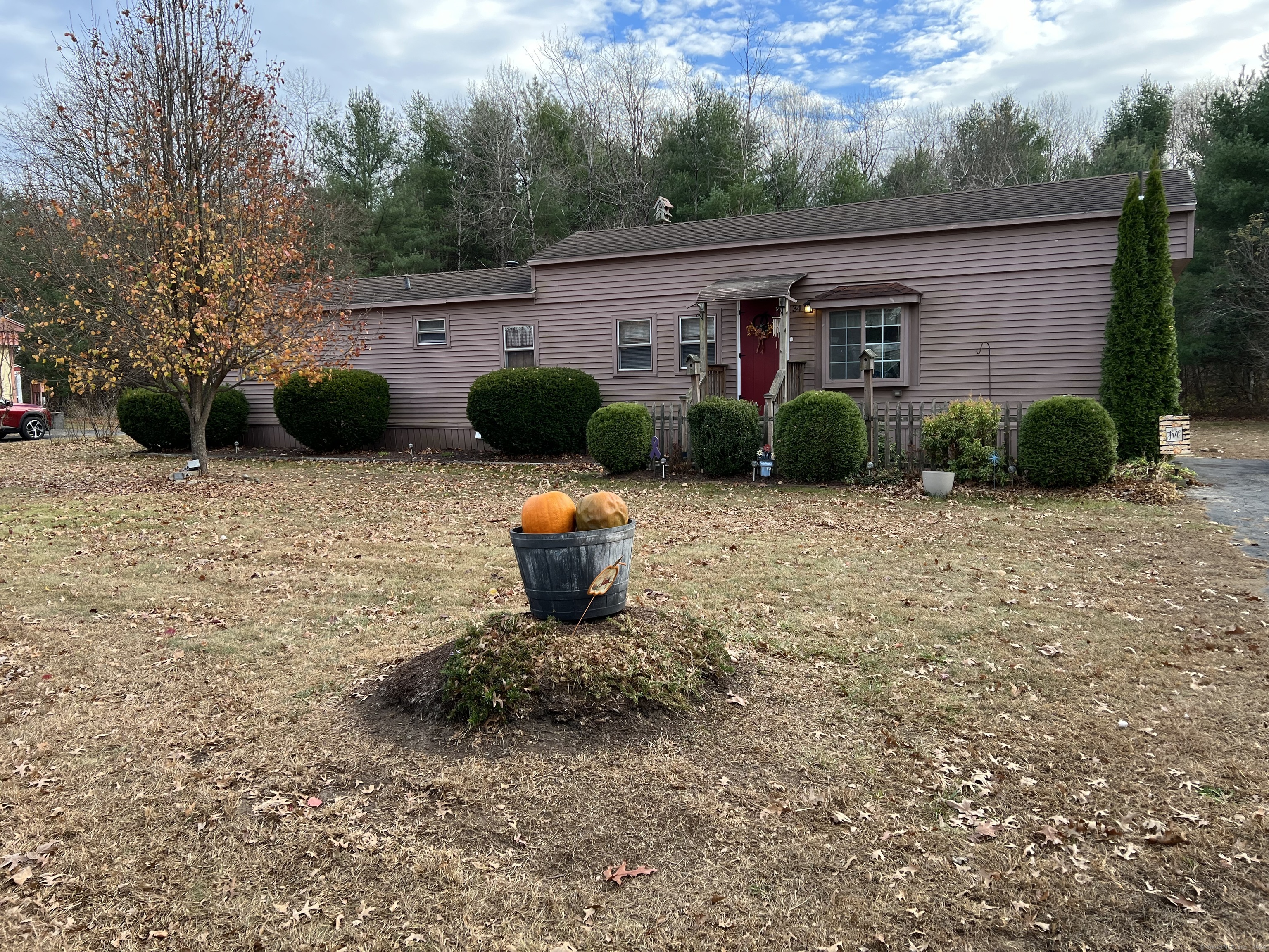 Property for Sale at 34 Breezy Lane, Thompson, Connecticut - Bedrooms: 1 
Bathrooms: 1 
Rooms: 4  - $125,000