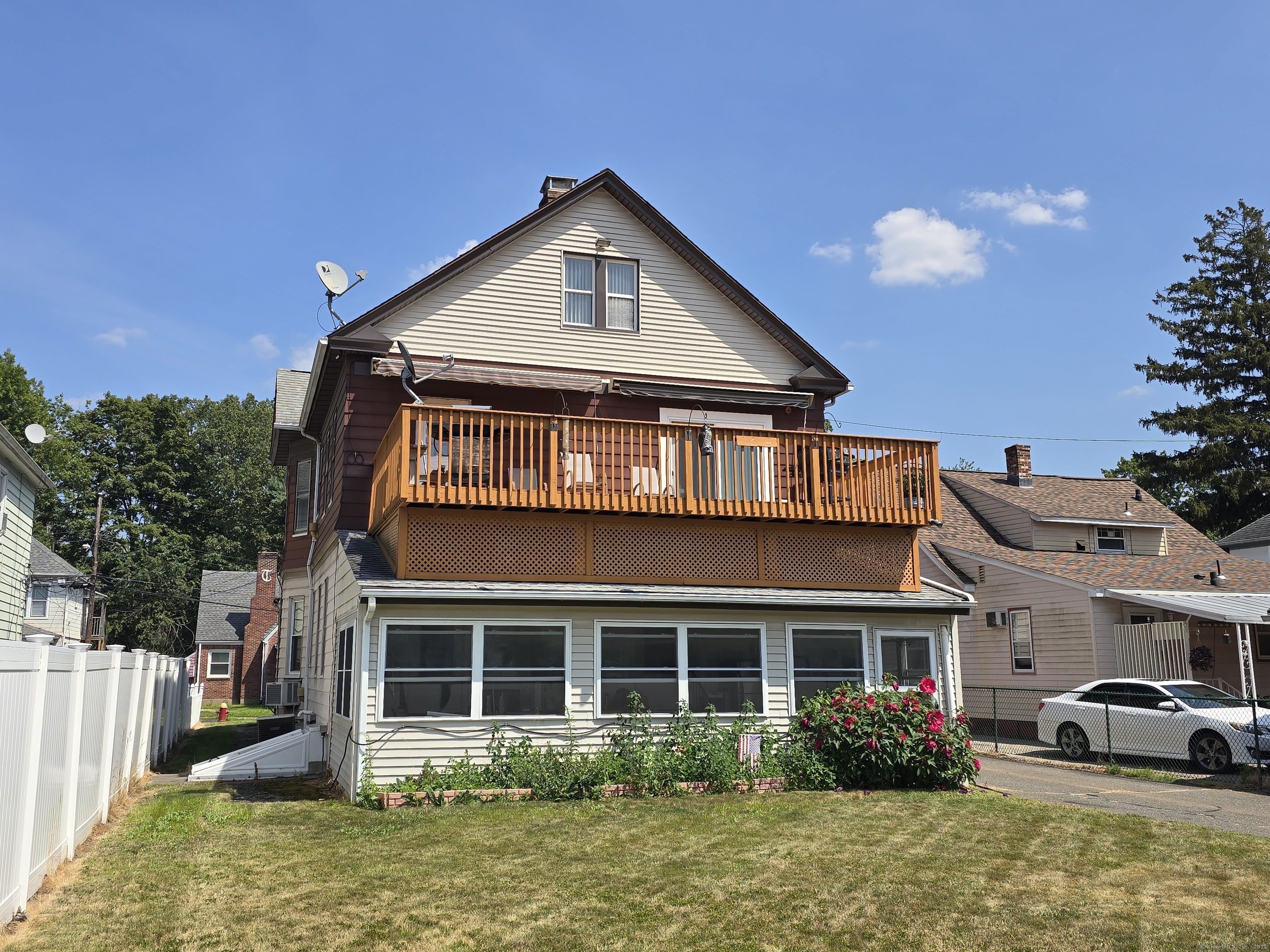 East Hartford, Connecticut 06108, United States, 2 Bedrooms Bedrooms, ,1 BathroomBathrooms,Residential,Active,189275