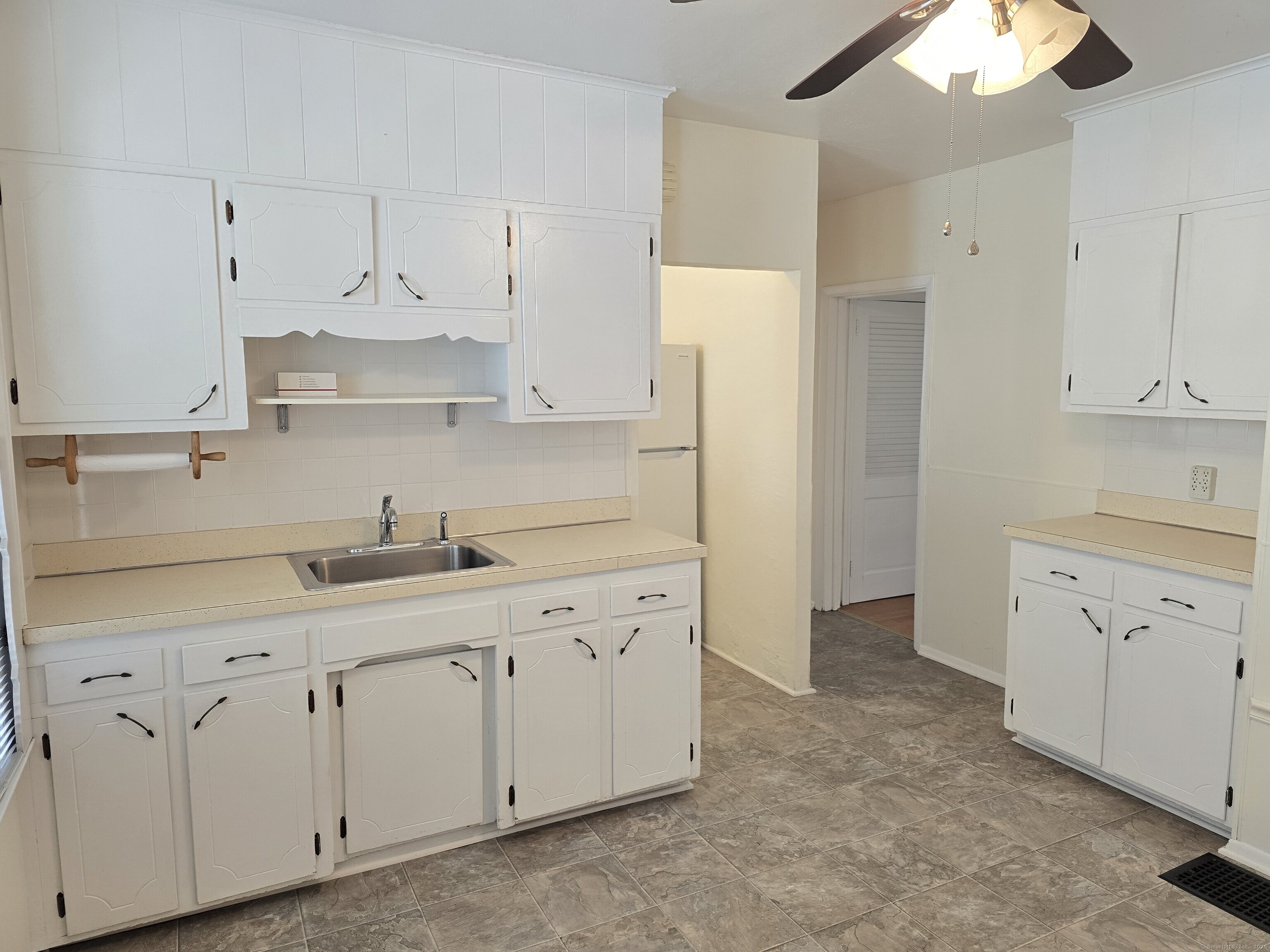 East Hartford, Connecticut 06108, United States, 2 Bedrooms Bedrooms, ,1 BathroomBathrooms,Residential,Active,189275