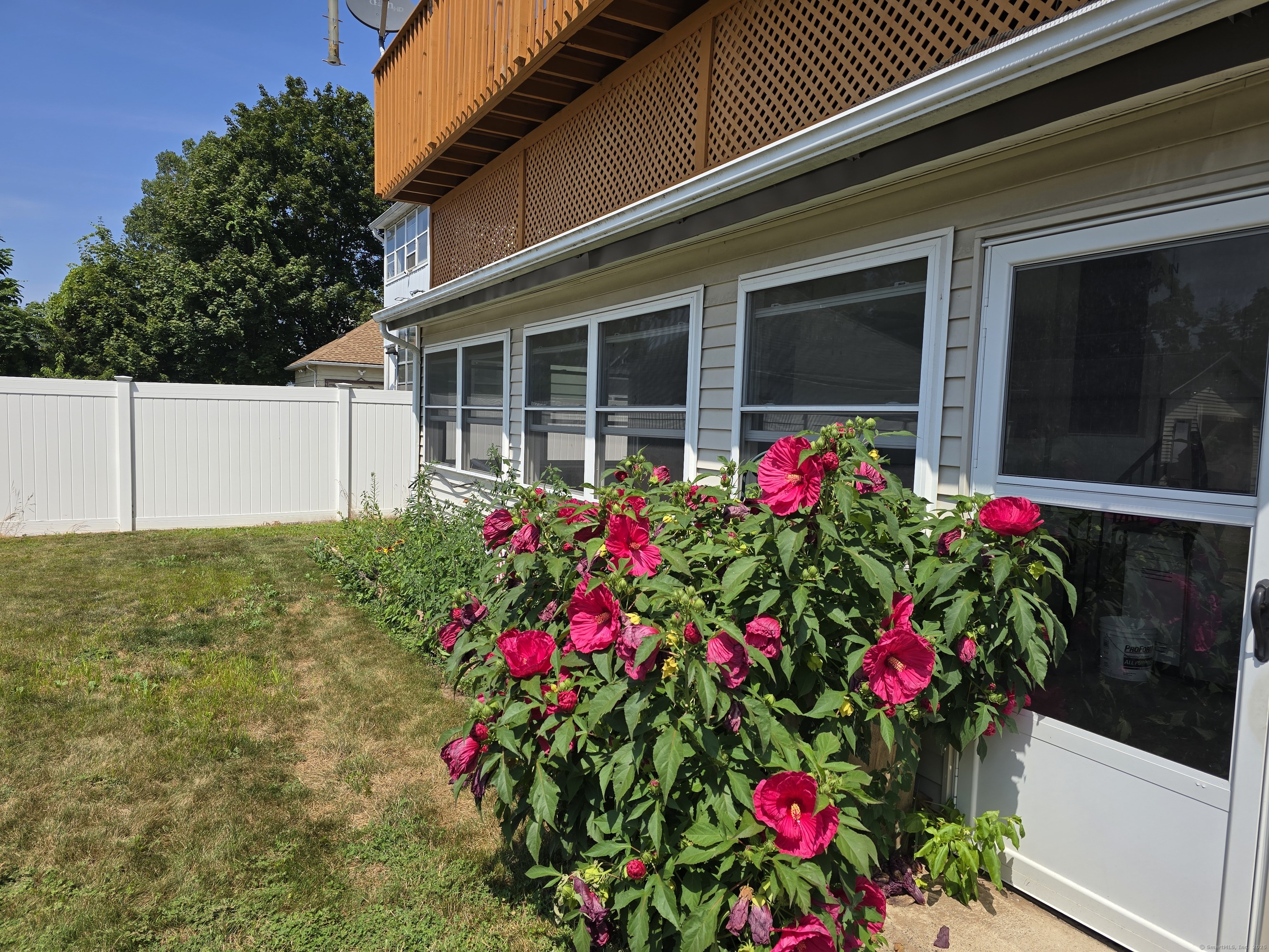 East Hartford, Connecticut 06108, United States, 2 Bedrooms Bedrooms, ,1 BathroomBathrooms,Residential,Active,189275