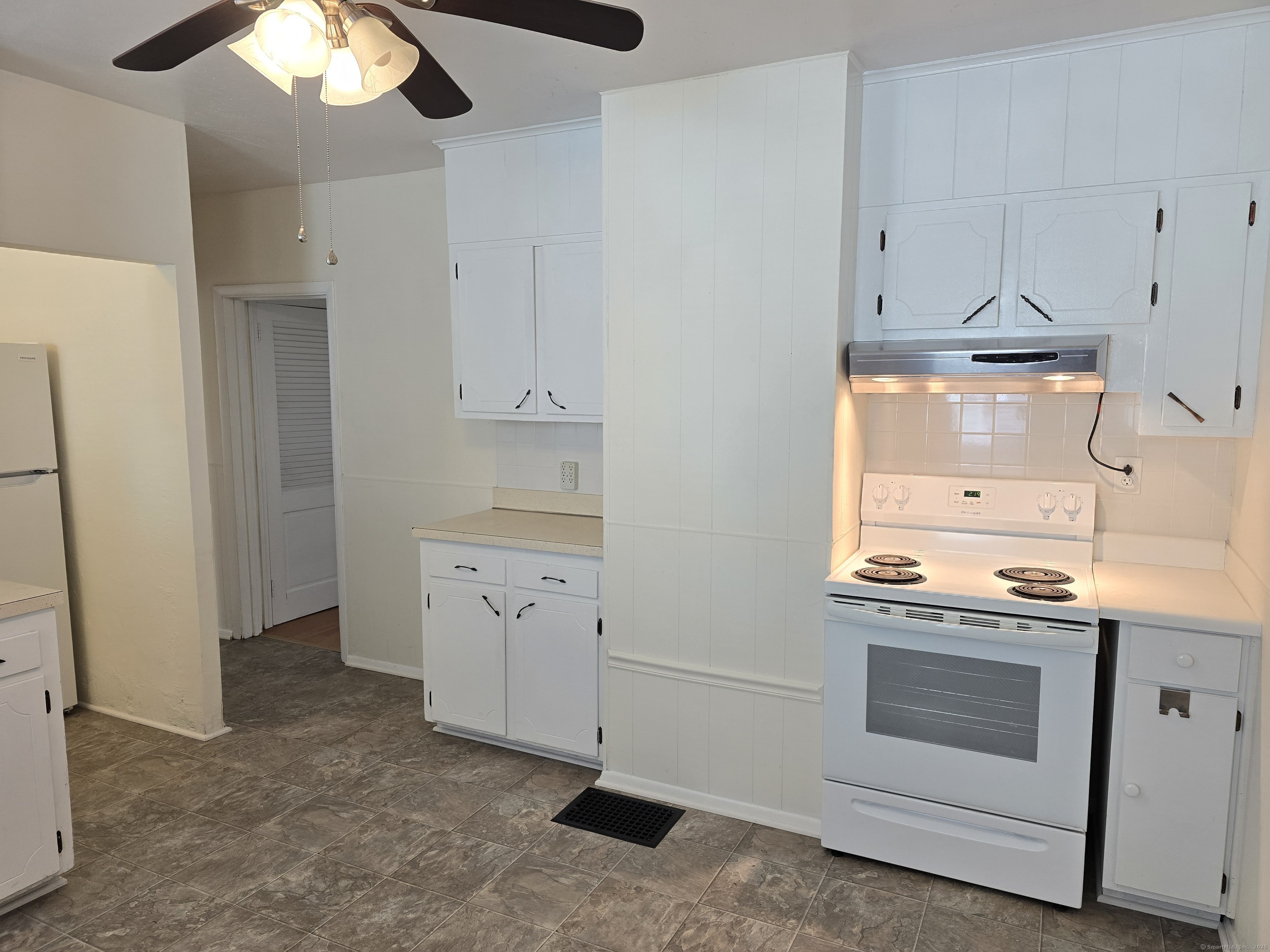 East Hartford, Connecticut 06108, United States, 2 Bedrooms Bedrooms, ,1 BathroomBathrooms,Residential,Active,189275