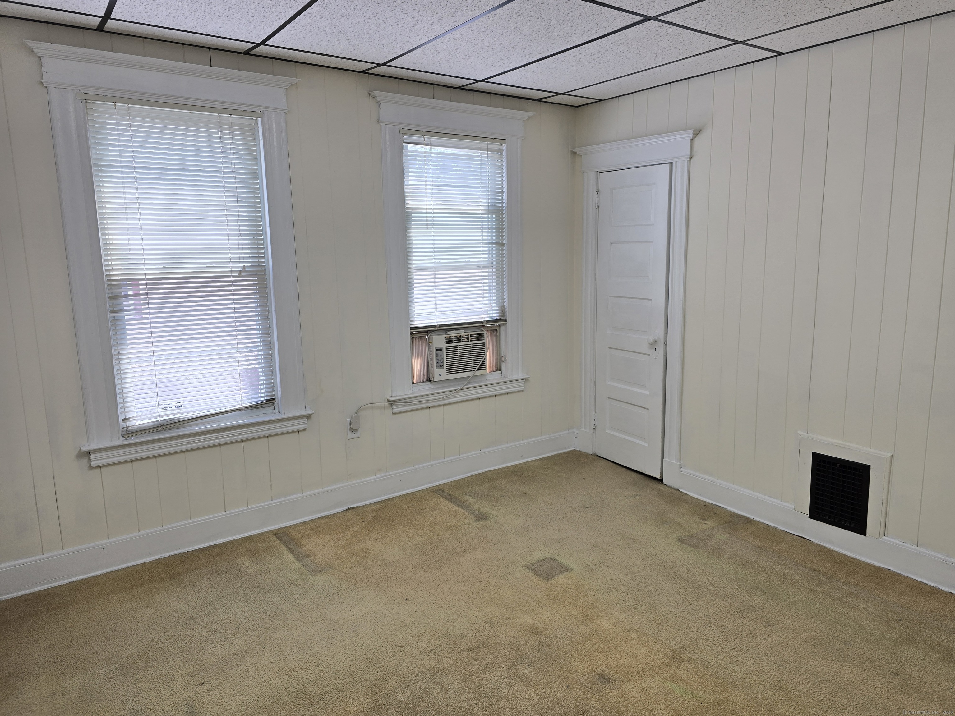 East Hartford, Connecticut 06108, United States, 2 Bedrooms Bedrooms, ,1 BathroomBathrooms,Residential,Active,189275