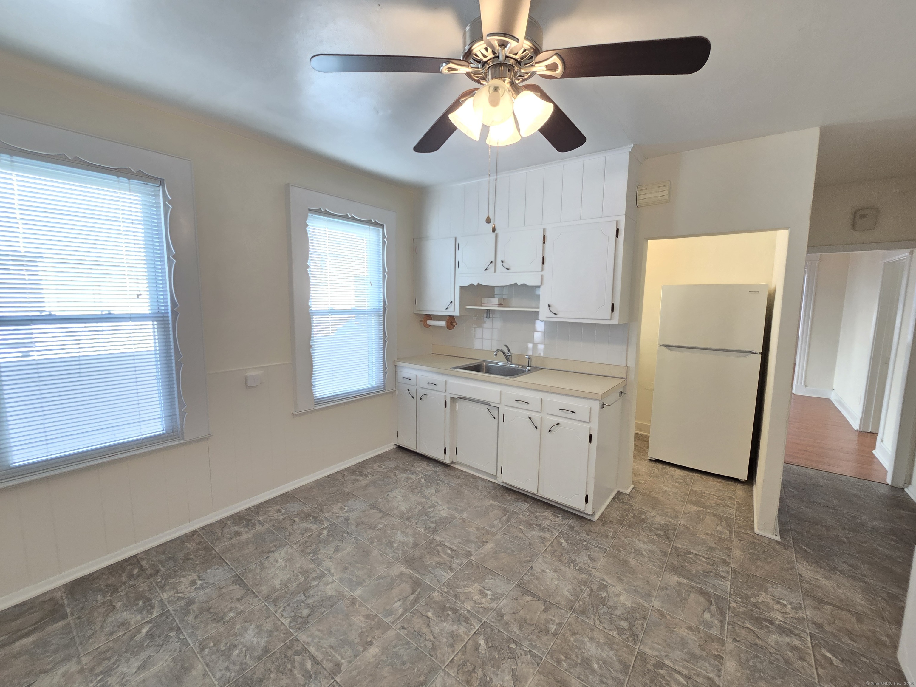 East Hartford, Connecticut 06108, United States, 2 Bedrooms Bedrooms, ,1 BathroomBathrooms,Residential,Active,189275