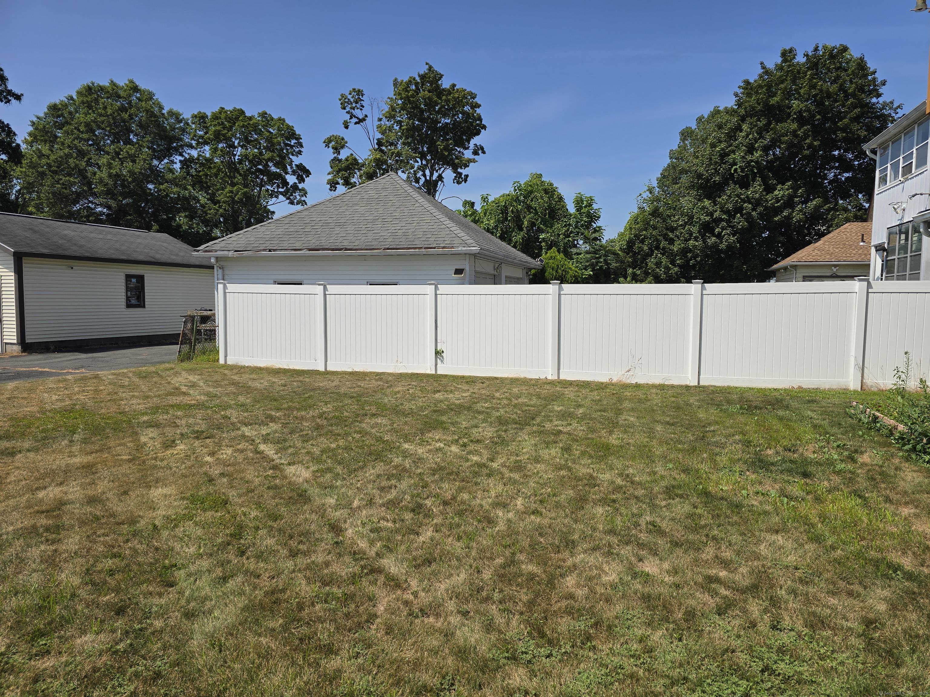 East Hartford, Connecticut 06108, United States, 2 Bedrooms Bedrooms, ,1 BathroomBathrooms,Residential,Active,189275