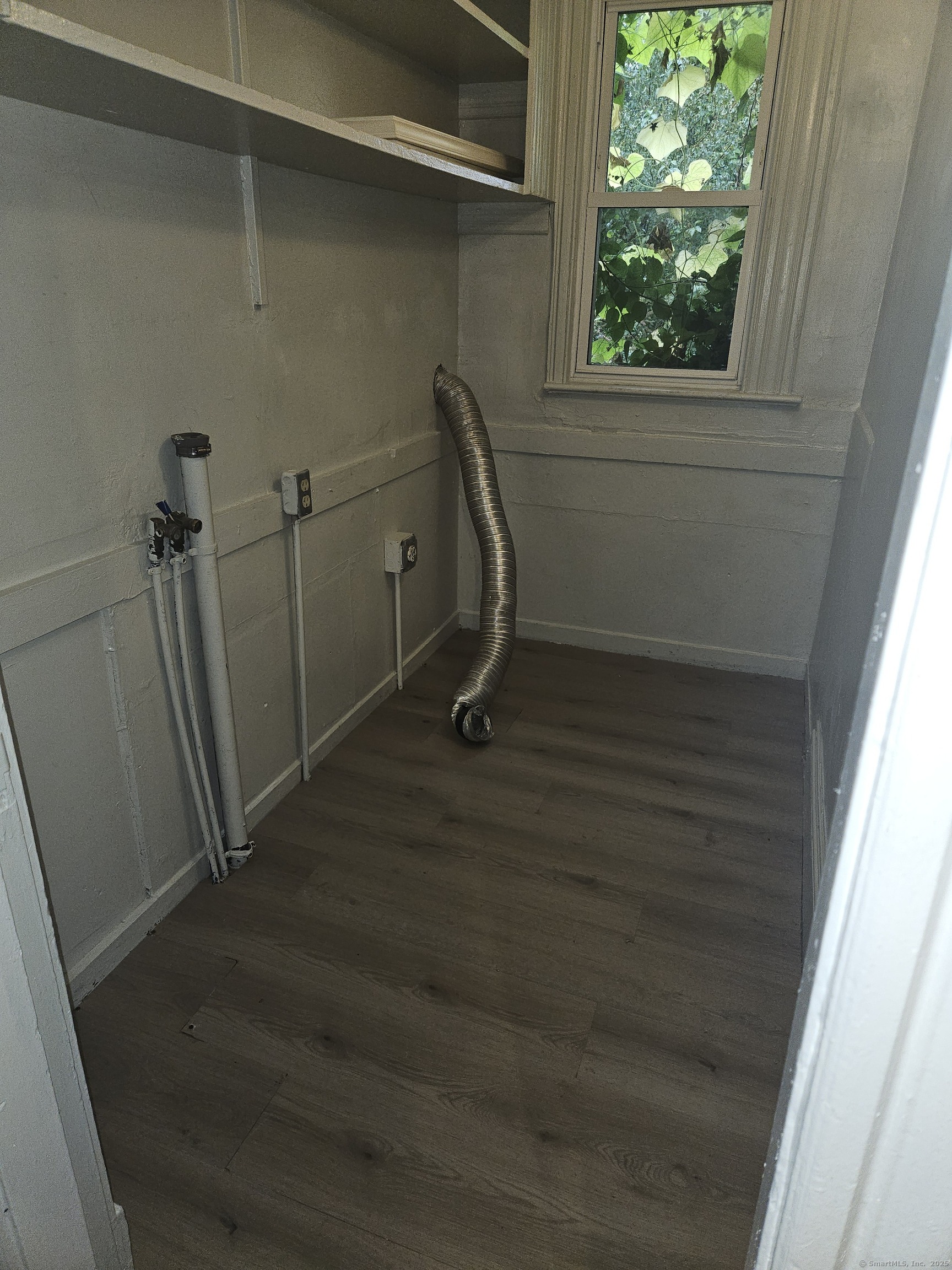 Hartford, Connecticut 06106, United States, 3 Bedrooms Bedrooms, ,1 BathroomBathrooms,Residential,Active,219599