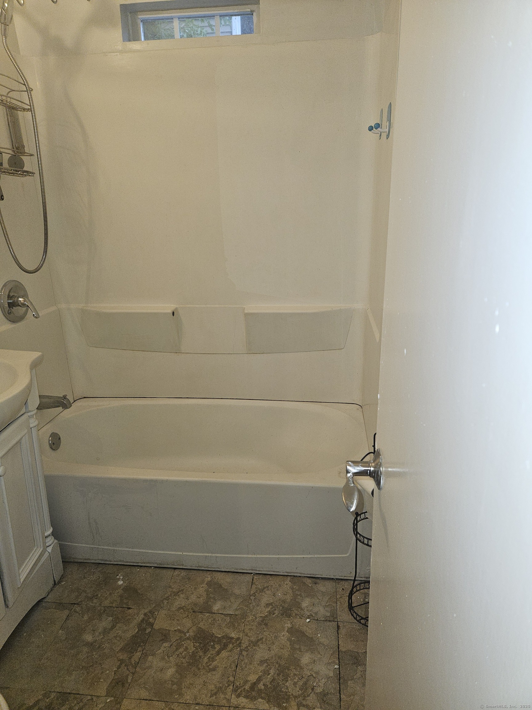 Hartford, Connecticut 06106, United States, 3 Bedrooms Bedrooms, ,1 BathroomBathrooms,Residential,Active,219599