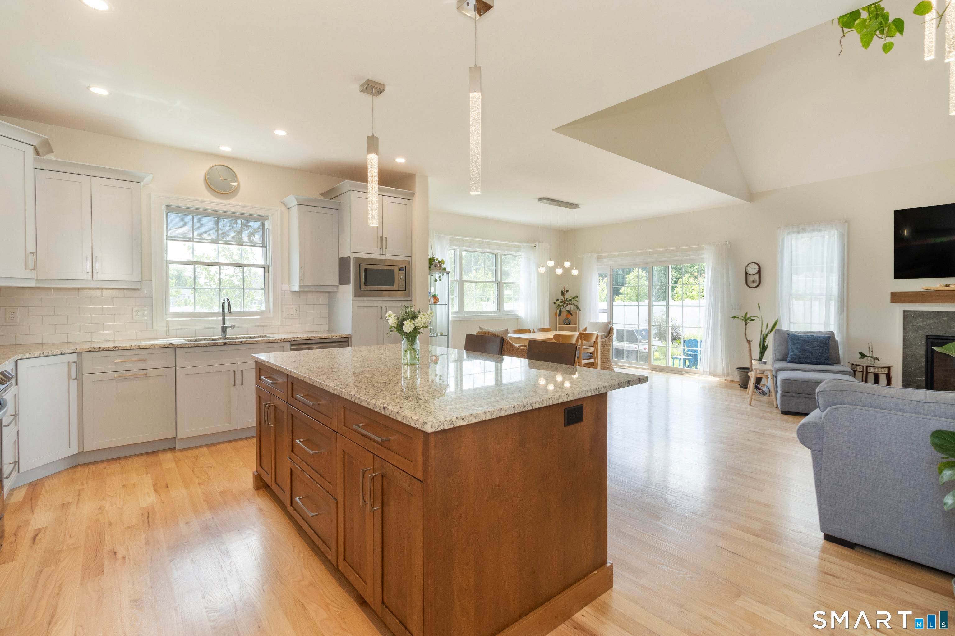 2 Iris Court