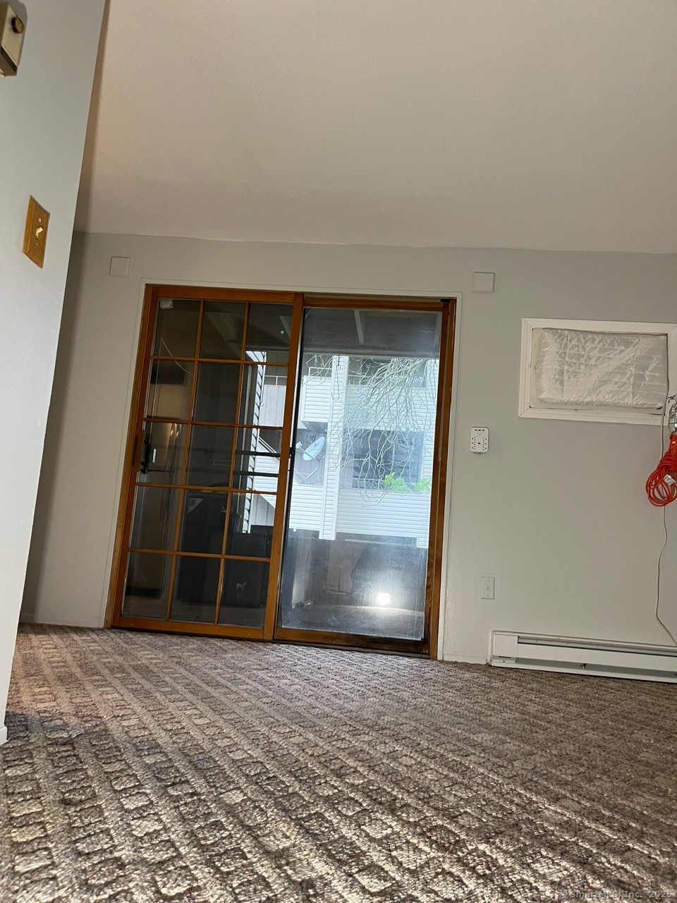 Burgundy Hill Lane 128, Middletown, Connecticut - 1 Bedrooms  
1 Bathrooms  
3 Rooms - 