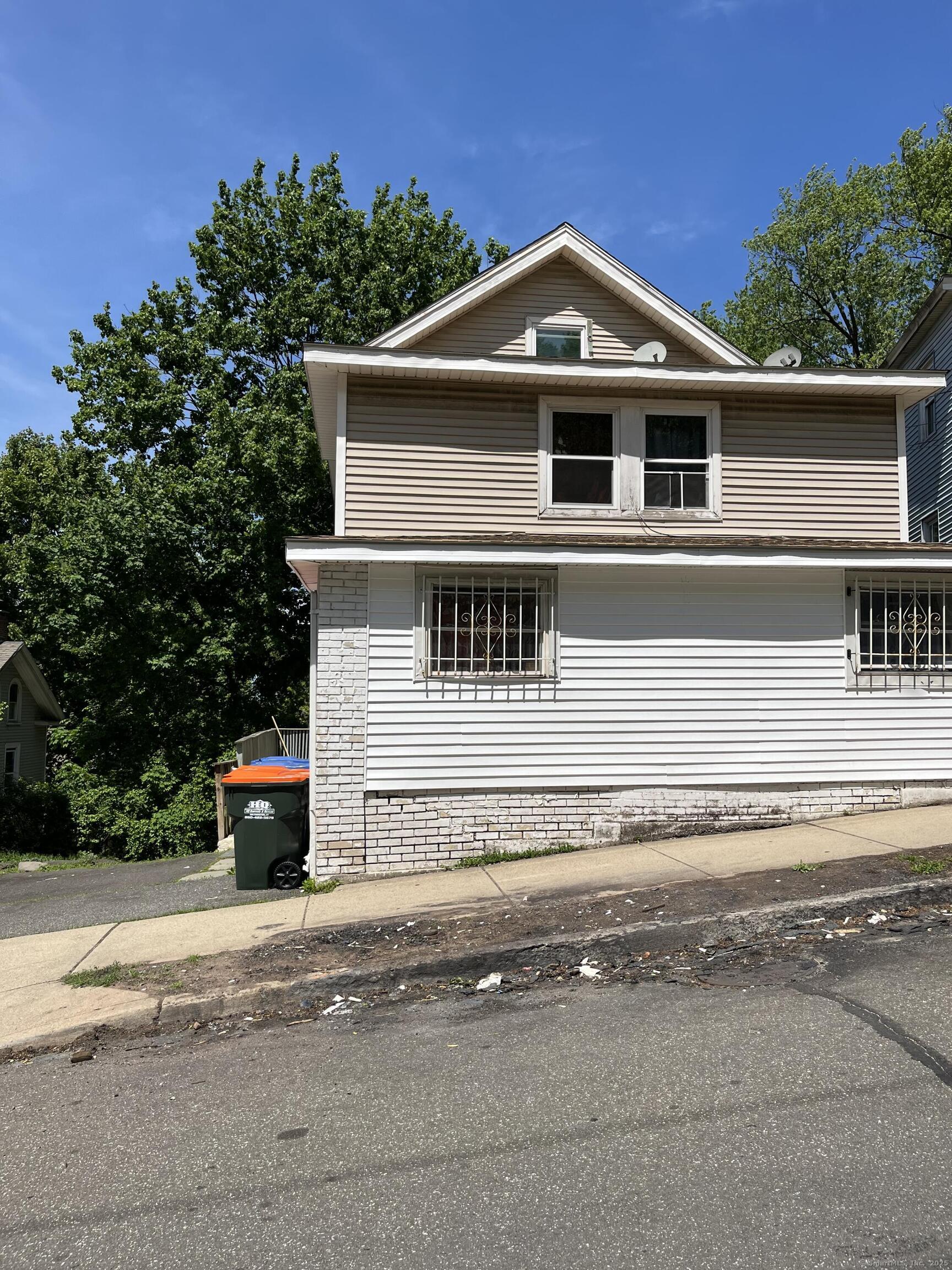 Property for Sale at Olive Street, Meriden, Connecticut - Bedrooms: 8 
Bathrooms: 2 
Rooms: 8  - $450,000