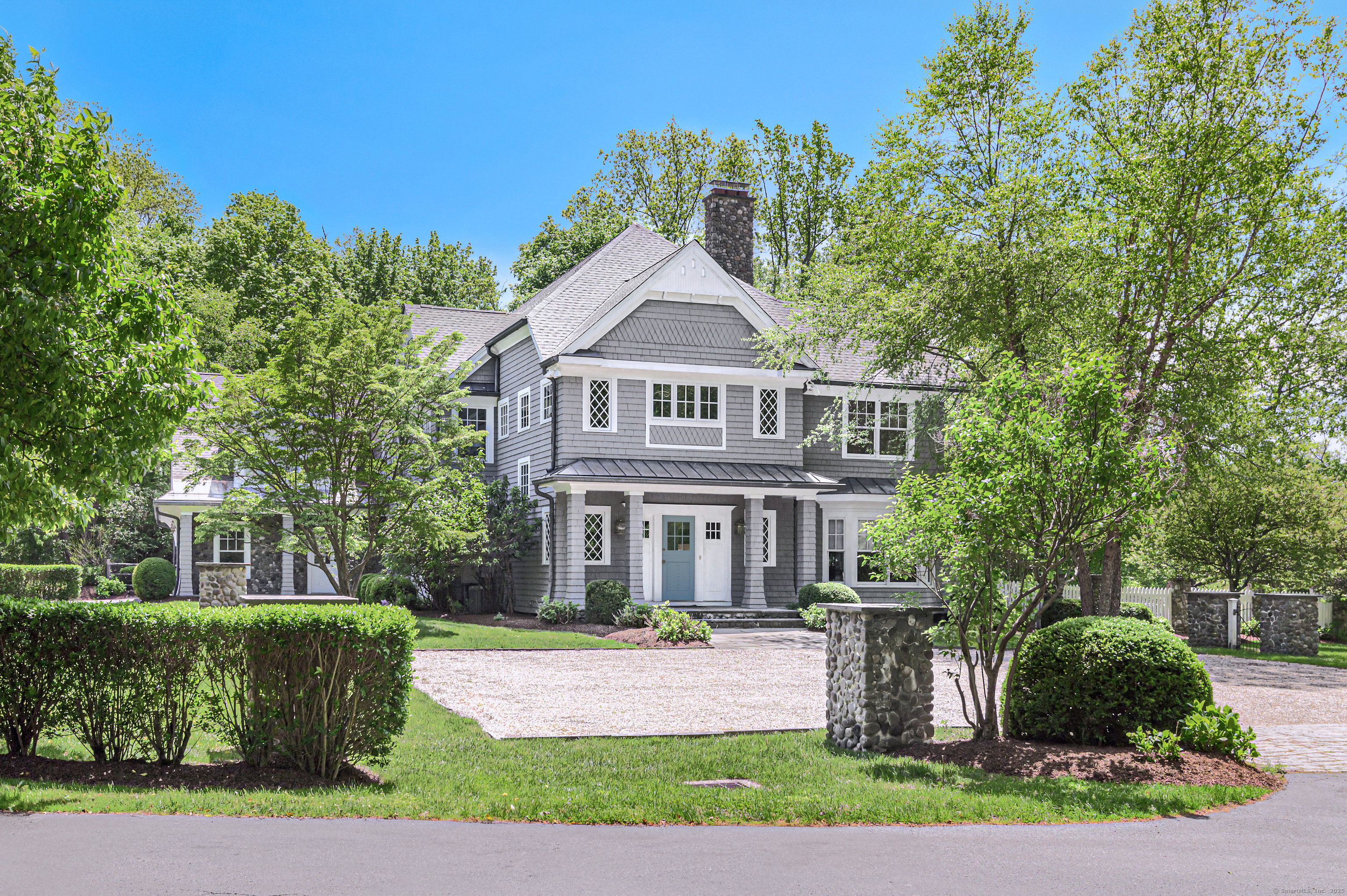 Peaceable Street, Ridgefield, Connecticut - 5 Bedrooms  
6.5 Bathrooms  
15 Rooms - 