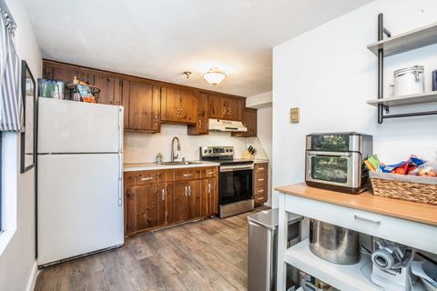 Tiny photo for 17 Farmington Avenue #APT 15, Plainville, CT 06062 (MLS # 24134994)
