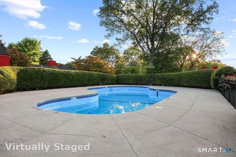 Condo For Sale - 74 Hollister Way #74<br/> Glastonbury, CT 06033