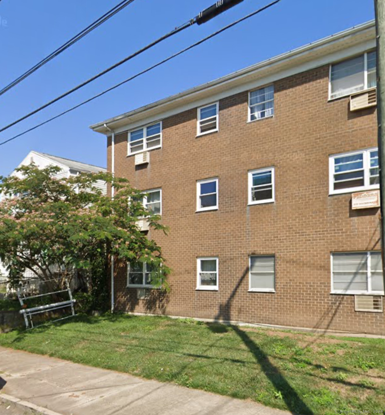 Rental Property at Mckinley Avenue A14, Bridgeport, Connecticut - Bedrooms: 1 
Bathrooms: 1 
Rooms: 4  - $1,650 MO.