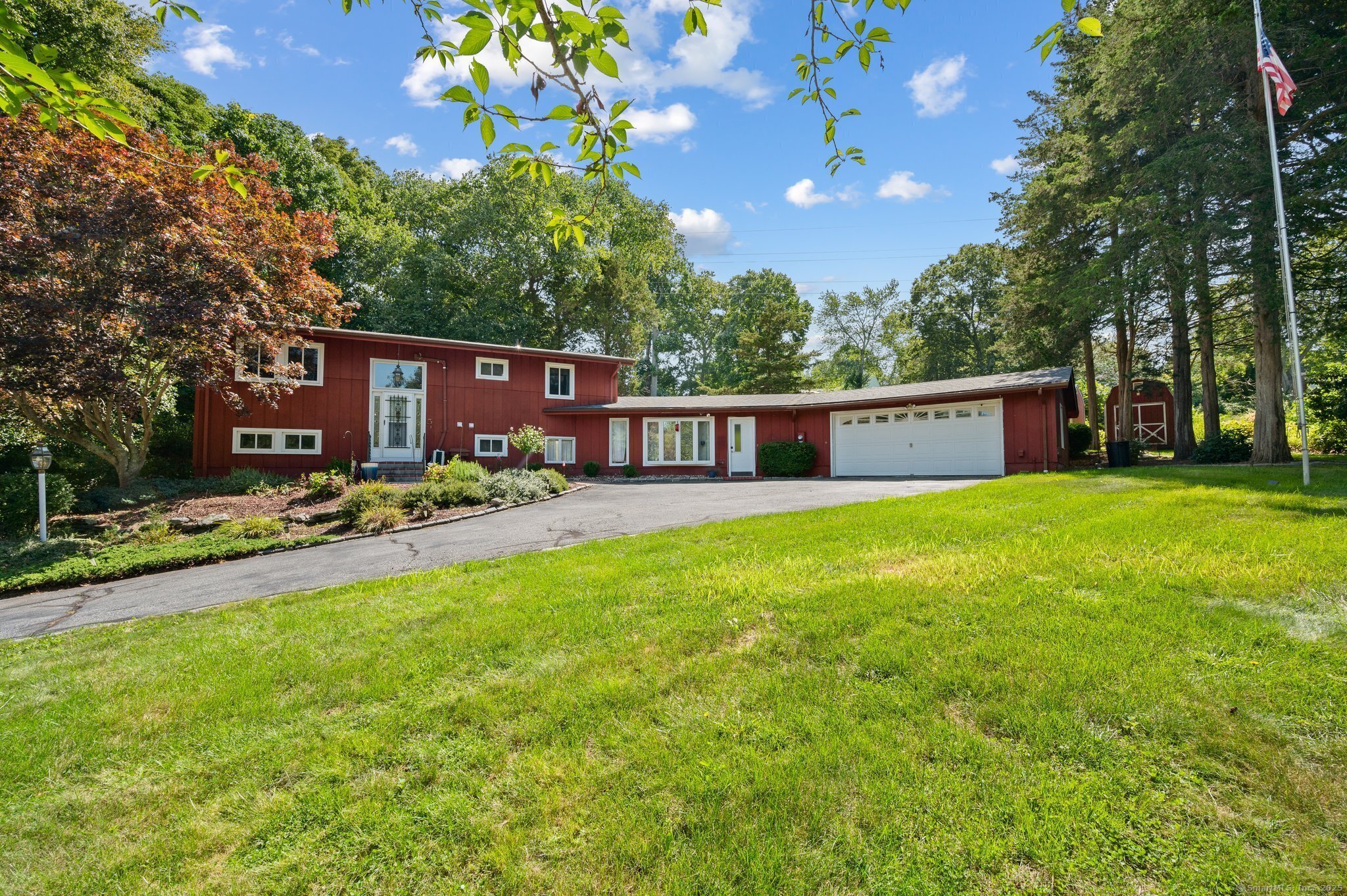 Latimer Court, Waterford, Connecticut - 3 Bedrooms  
3 Bathrooms  
8 Rooms - 