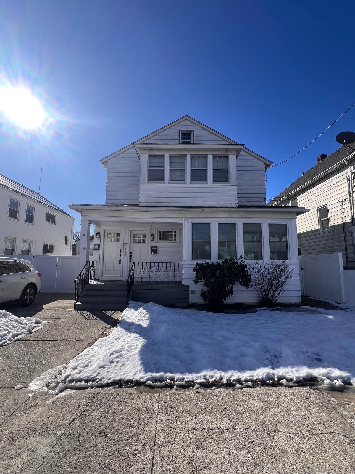 Palm Street 2nd Fl , Bridgeport, Connecticut - 3 Bedrooms  
1 Bathrooms  
7 Rooms - 