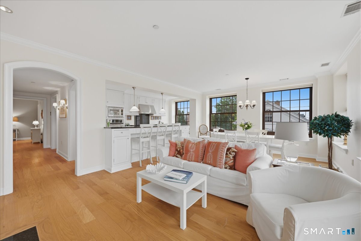 8 Stonington Commons 24