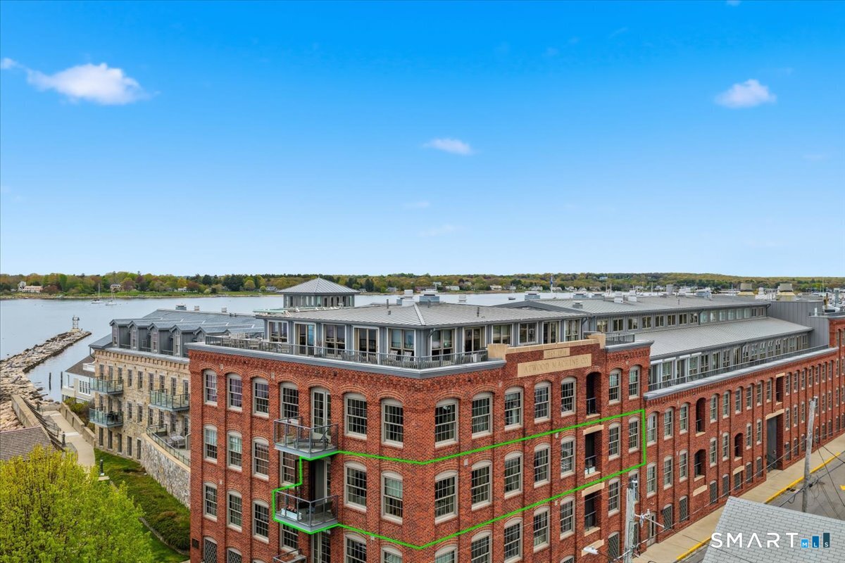 8 Stonington Commons 24