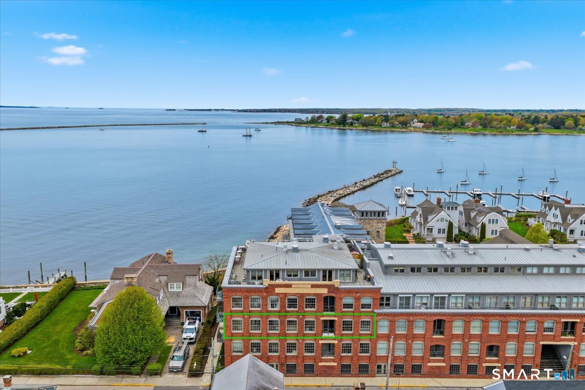 8 Stonington Commons 24