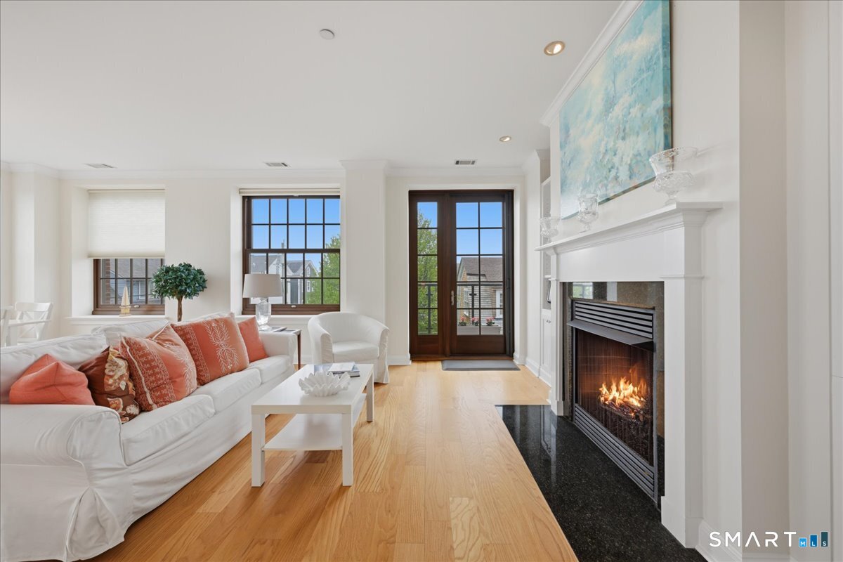 8 Stonington Commons 24