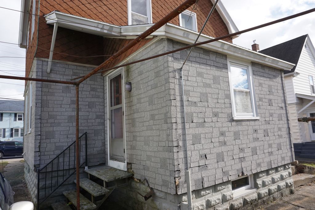 Photo of 37 FRANKLIN Street, Ludlow, MA 01056 (MLS # 24142399)