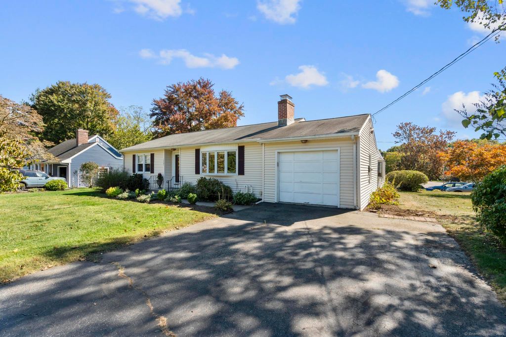 Photo of 1487 Naugatuck Avenue, Milford, CT 06461 (MLS # 24129088)