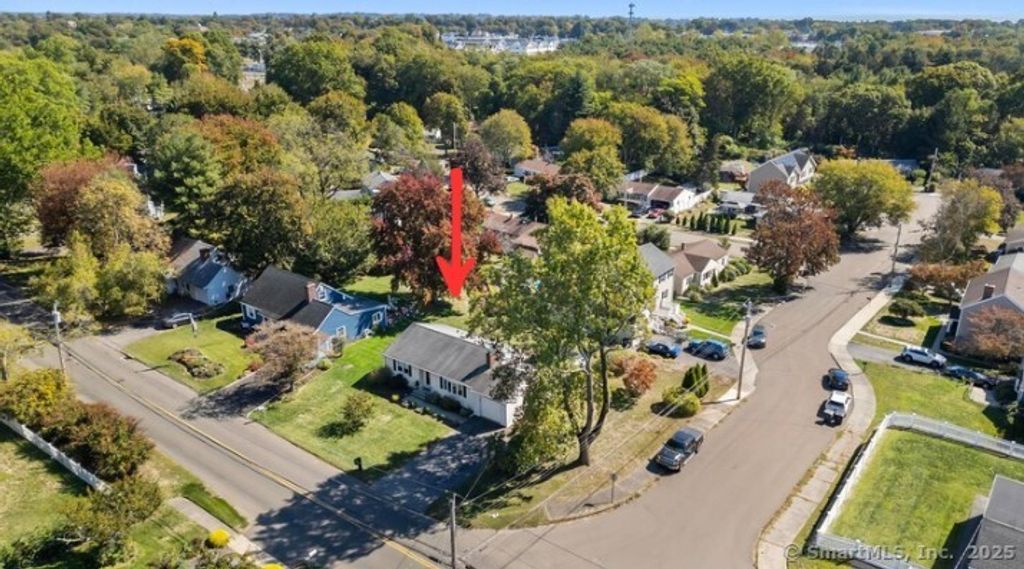 Photo of 1487 Naugatuck Avenue, Milford, CT 06461 (MLS # 24129088)