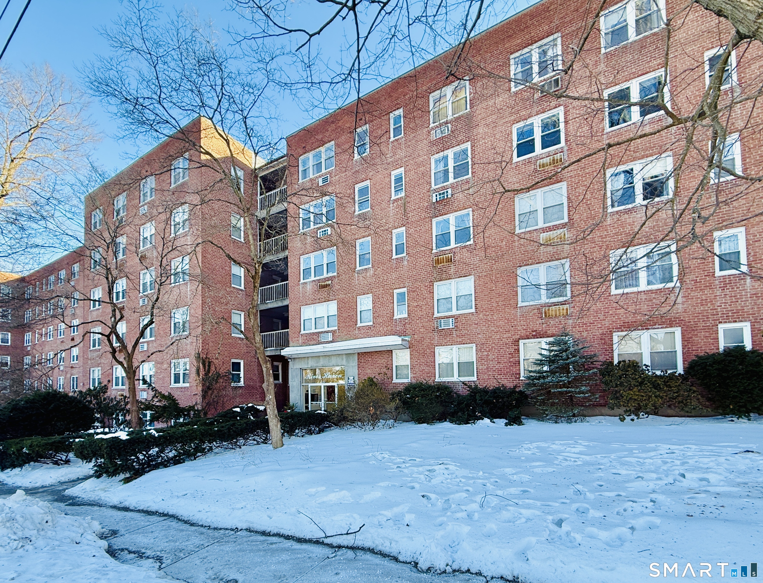 54 W North Street 105