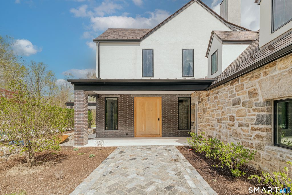 Photo of 201 Ponus Avenue Extensio, Norwalk, CT 06854 (MLS # 24168724)