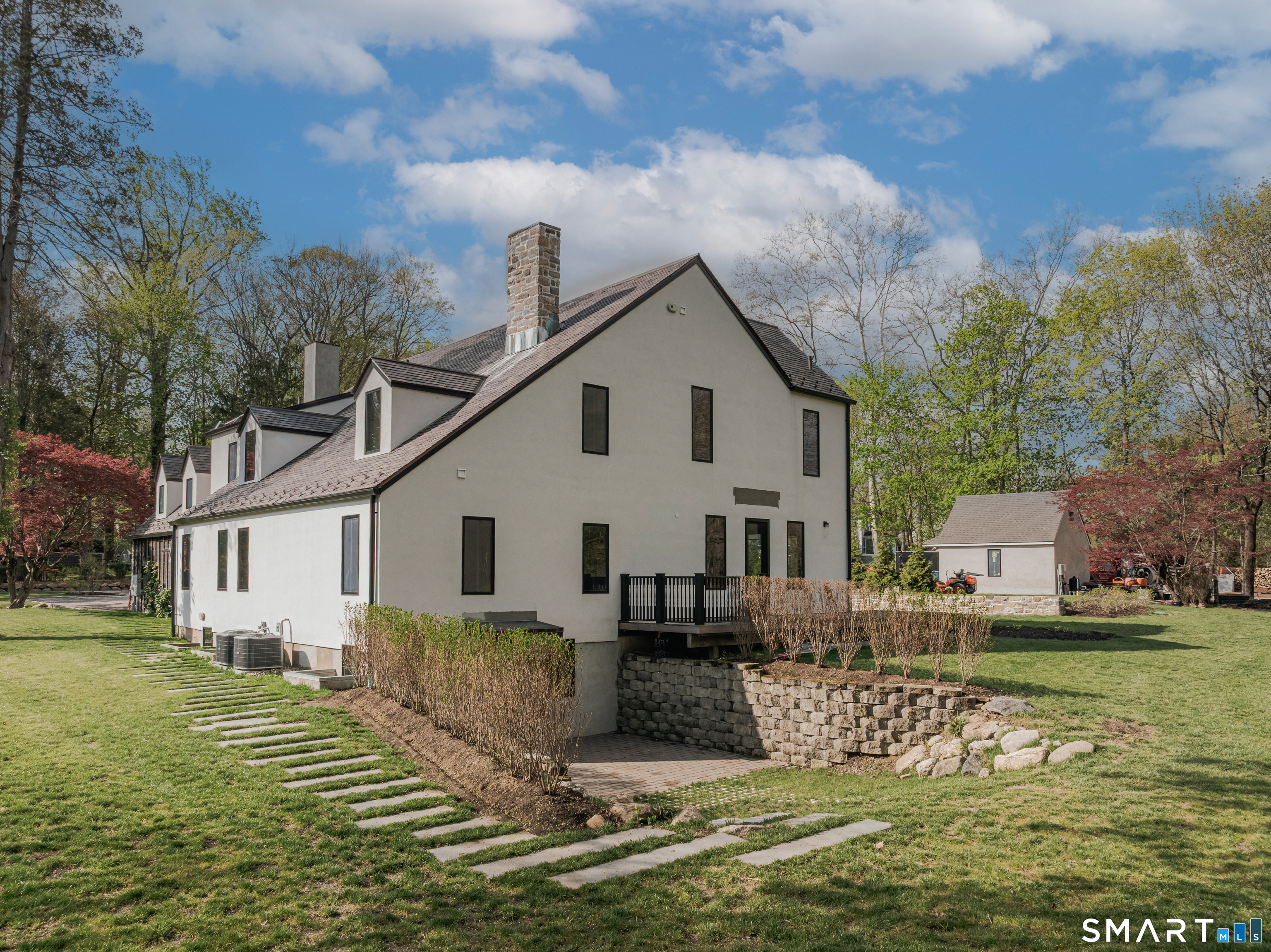 201 Ponus Avenue Extension