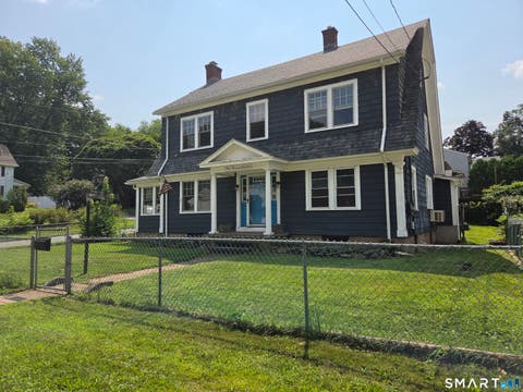 Photo of 318 Middle Turnpike E, Manchester, CT 06040 (MLS # 24199351)