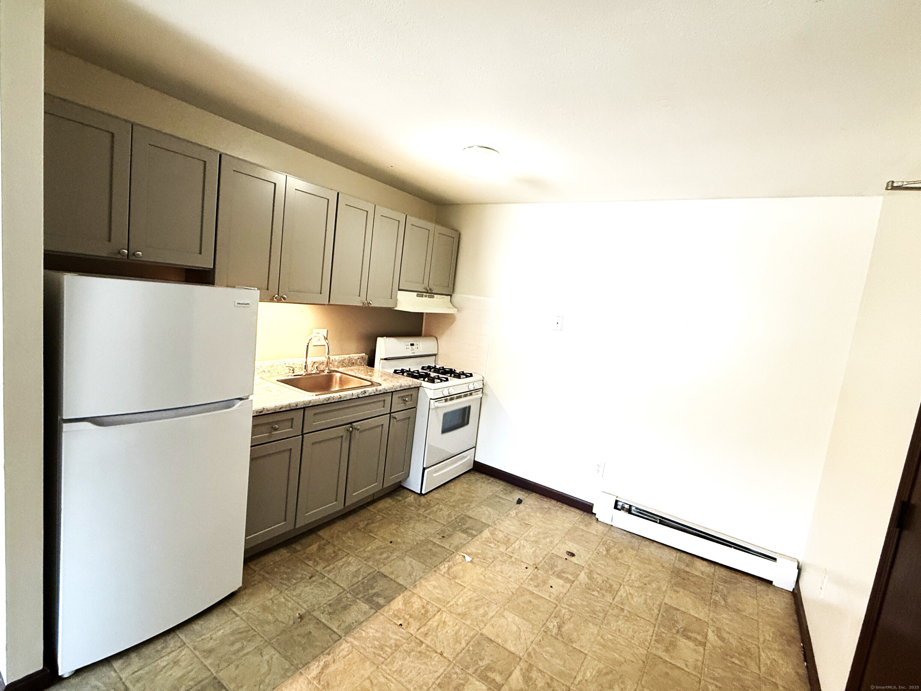 Rental Property at Washington Street 302, Bristol, Connecticut - Bedrooms: 2 
Bathrooms: 1 
Rooms: 4  - $1,700 MO.