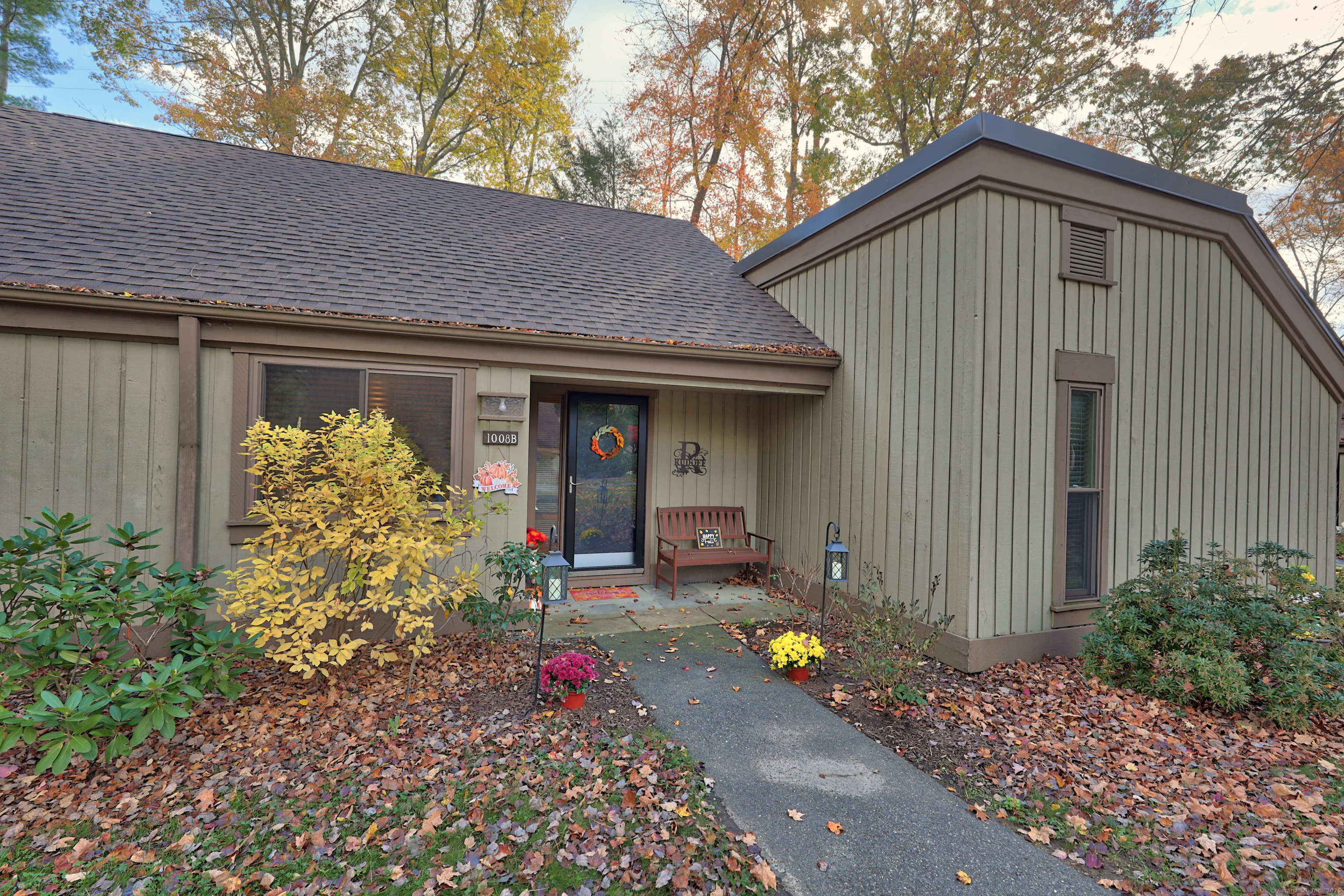 1008 Heritage Village B