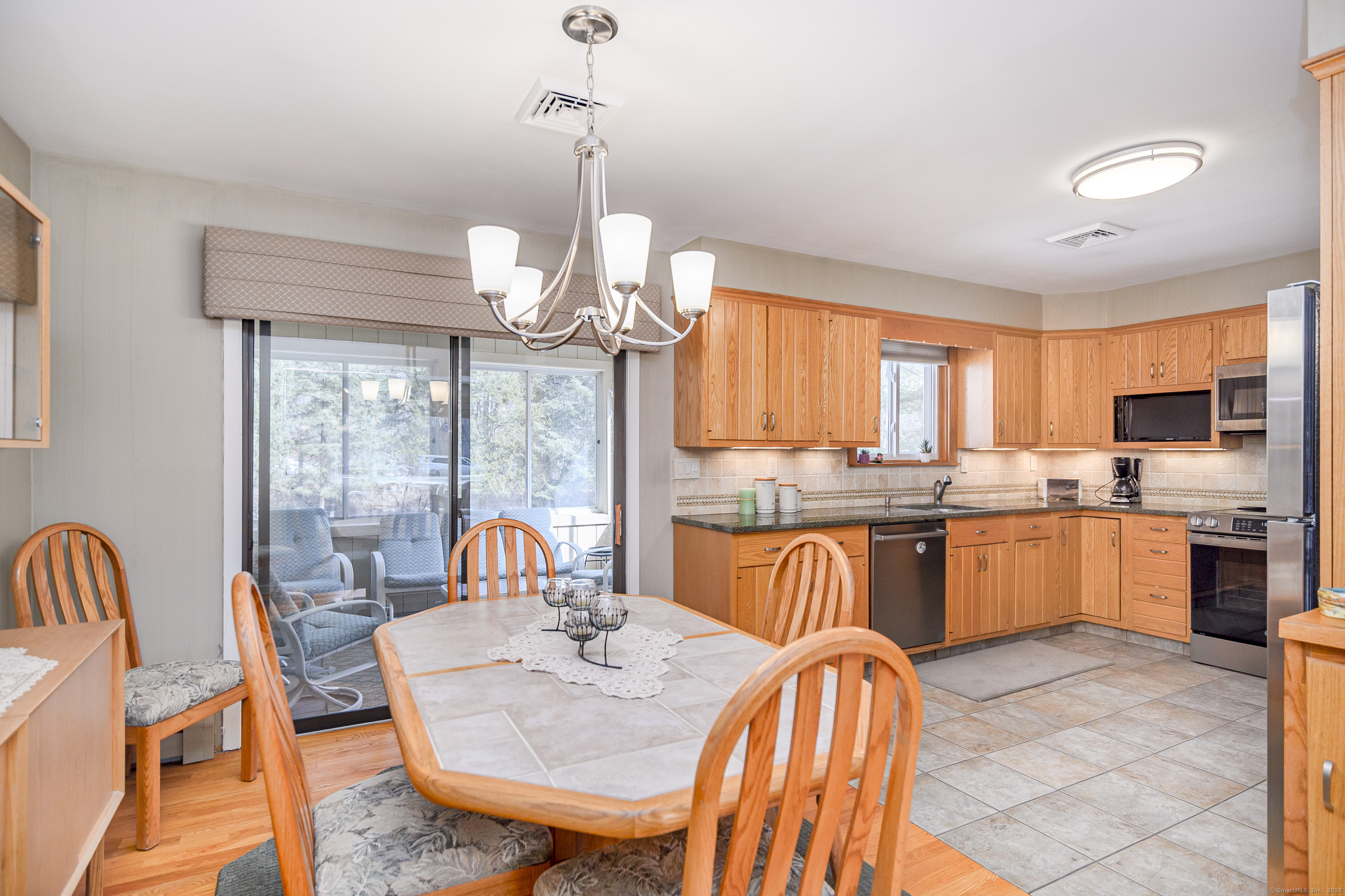 20 Little Brook Lane, Newtown, Connecticut image 8
