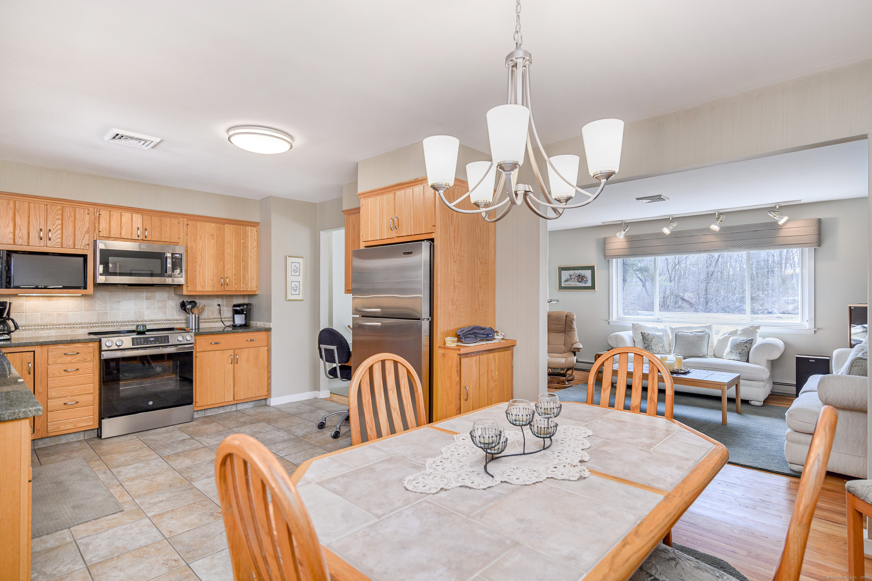 20 Little Brook Lane, Newtown, Connecticut image 9