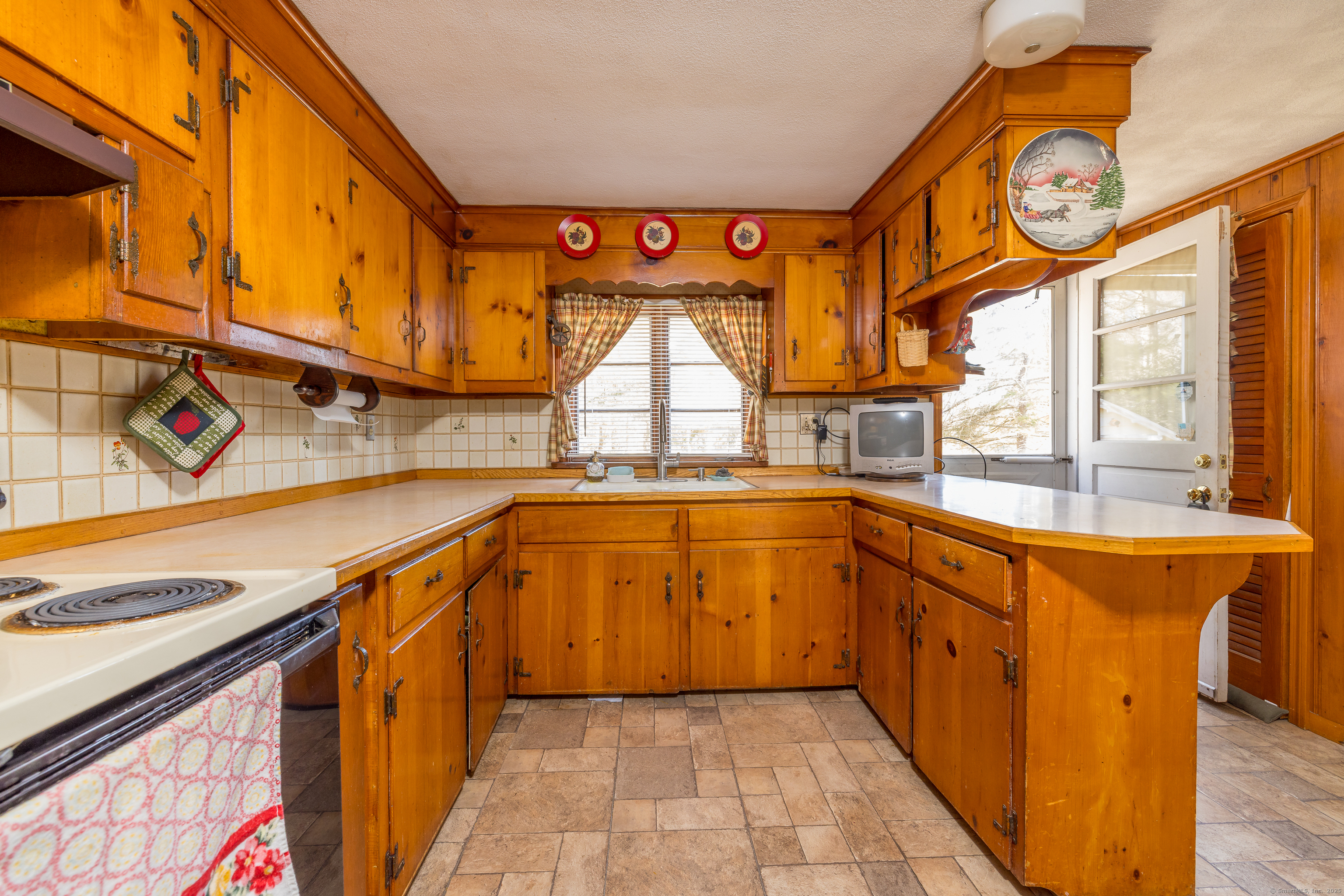1007 River Road, Groton, Connecticut image 8