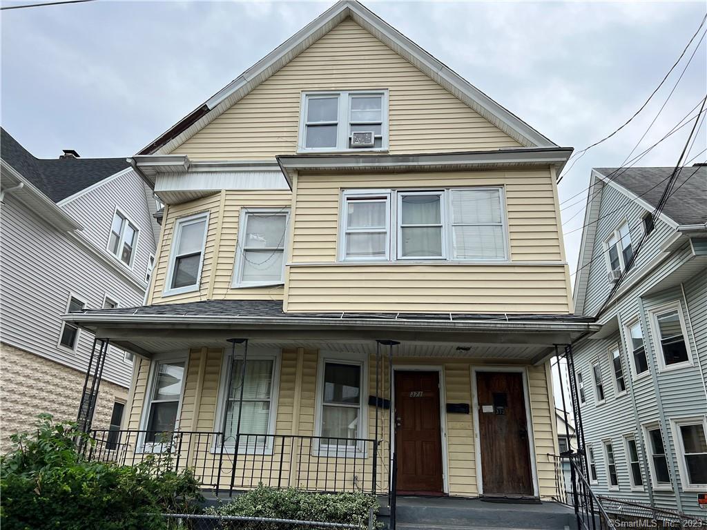 Rental Property at Catherine Street 1st Floor, Bridgeport, Connecticut - Bedrooms: 3 
Bathrooms: 1 
Rooms: 5  - $2,100 MO.