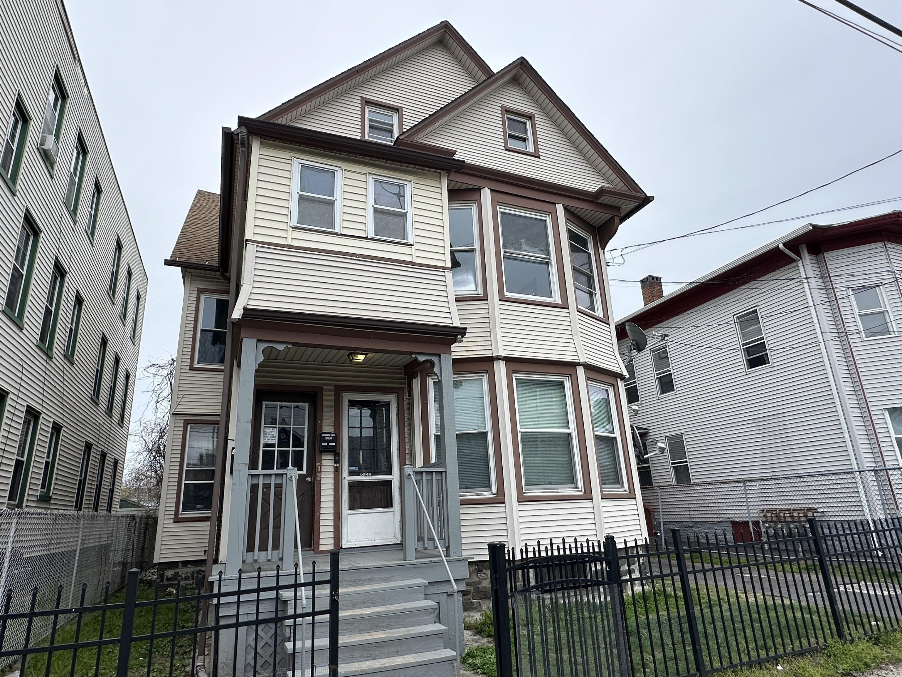 Brooks Street 2, Bridgeport, Connecticut - 3 Bedrooms  
1 Bathrooms  
5 Rooms - 