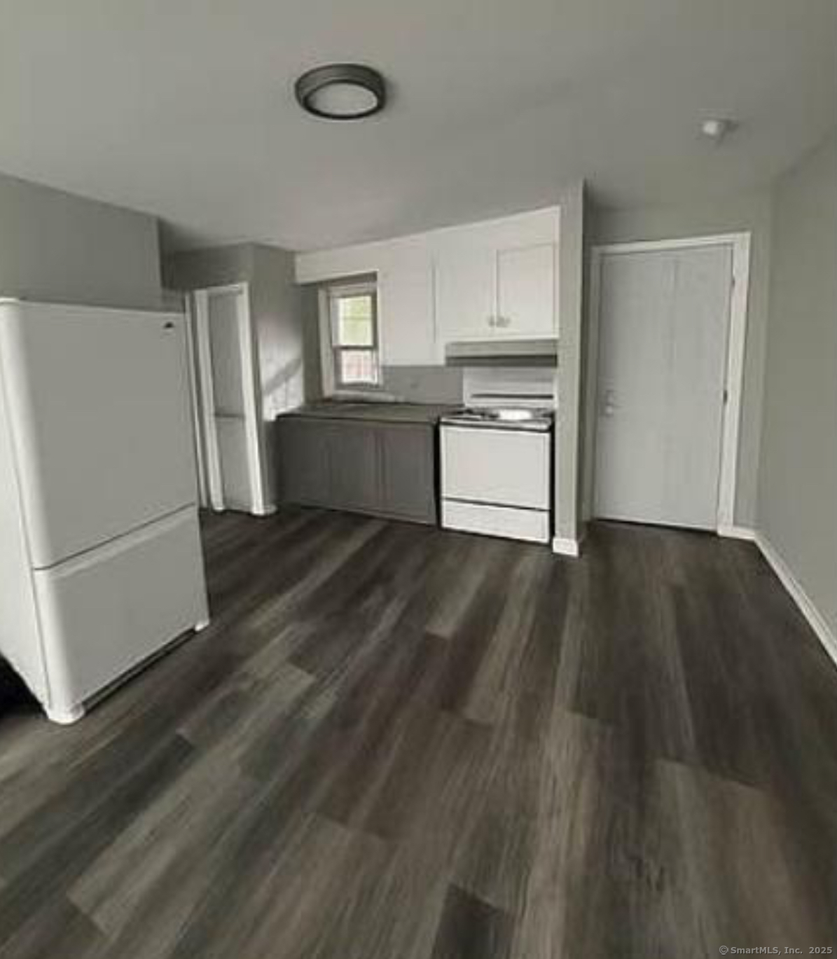 Rental Property at Oak Street 25, Bridgeport, Connecticut - Bedrooms: 1 
Bathrooms: 1 
Rooms: 4  - $1,500 MO.