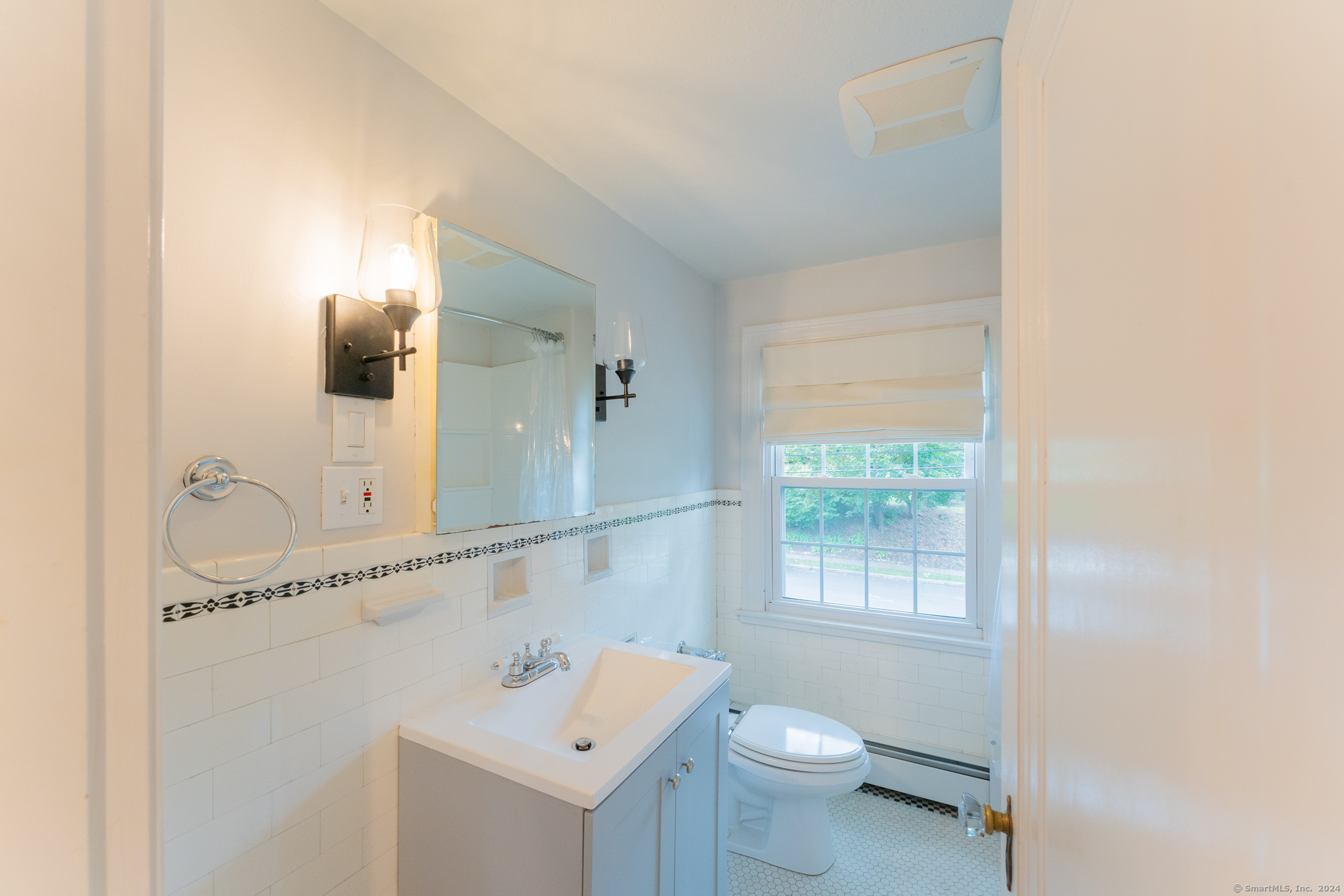 West Hartford, Connecticut 06107, United States, 3 Bedrooms Bedrooms, ,2 BathroomsBathrooms,Residential,Active,148767