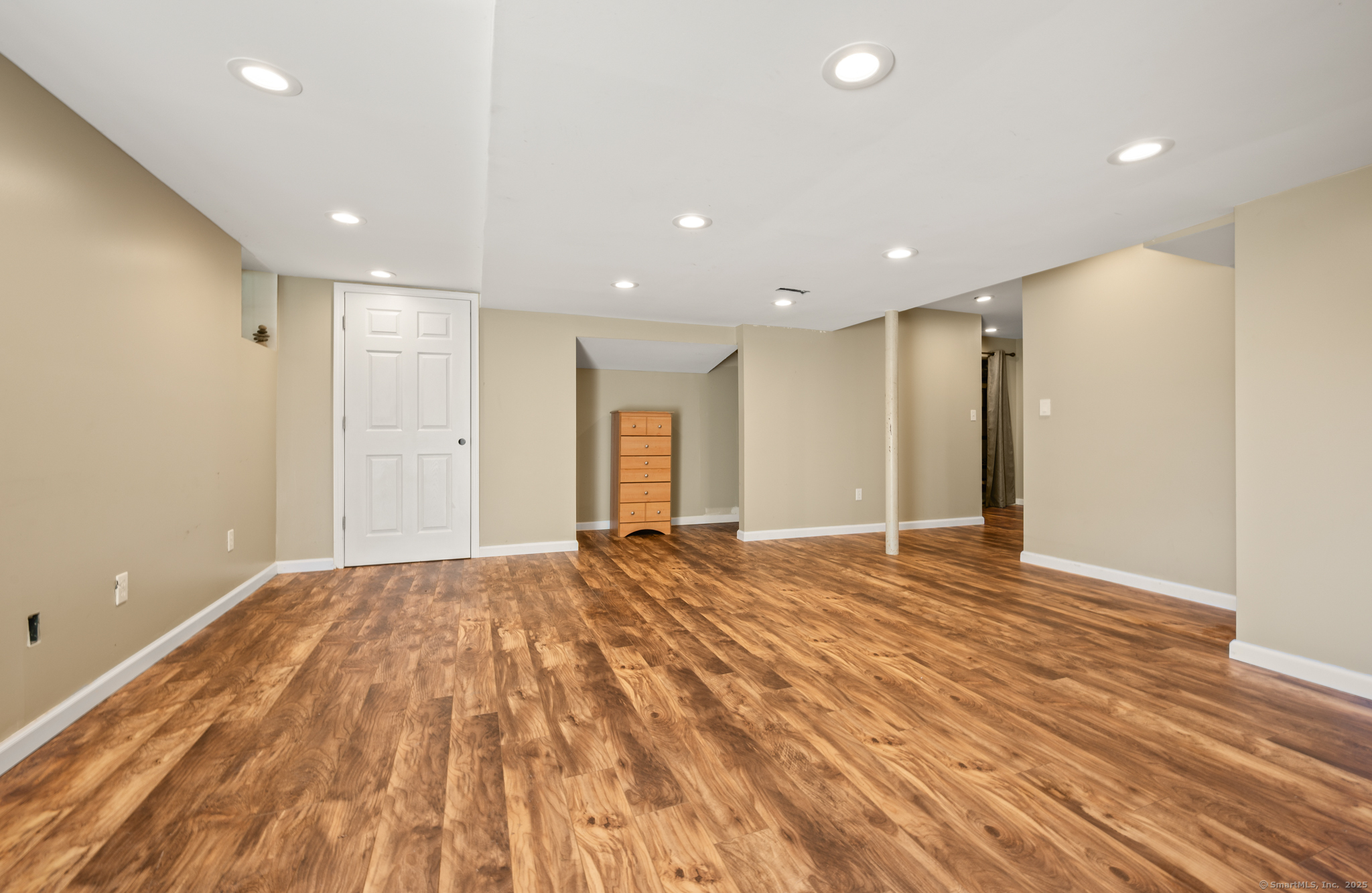 North Branford, Connecticut 06472, United States, 3 Bedrooms Bedrooms, ,3 BathroomsBathrooms,Residential,Pending,194977